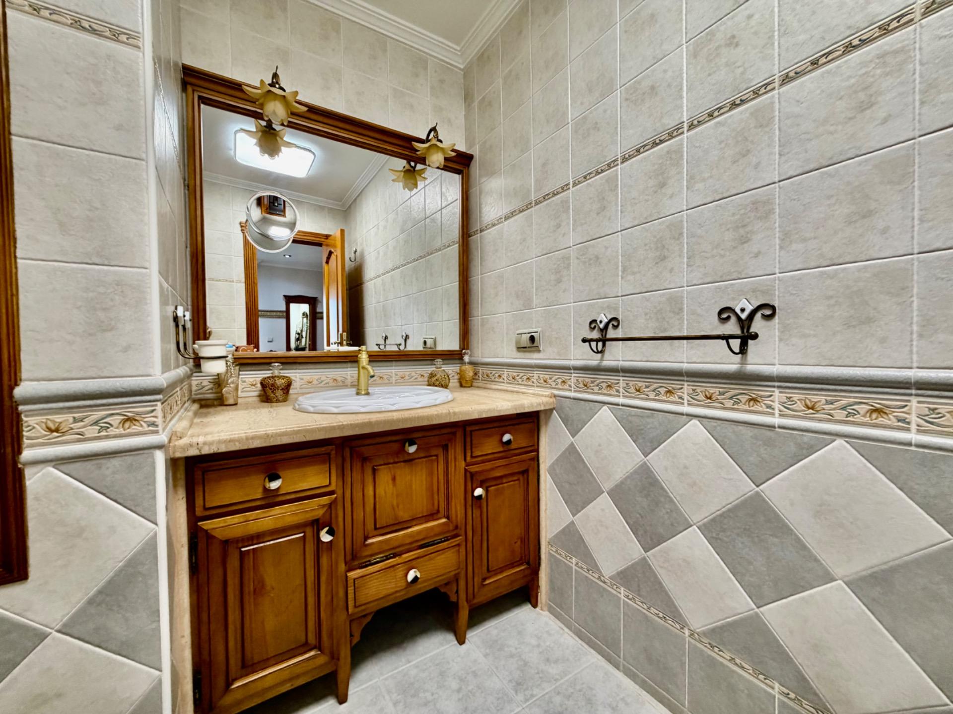 For sale - 4 Bedroom 3 Bathroom Semi Detached in La Zenia  - La Zenia  - Alicante