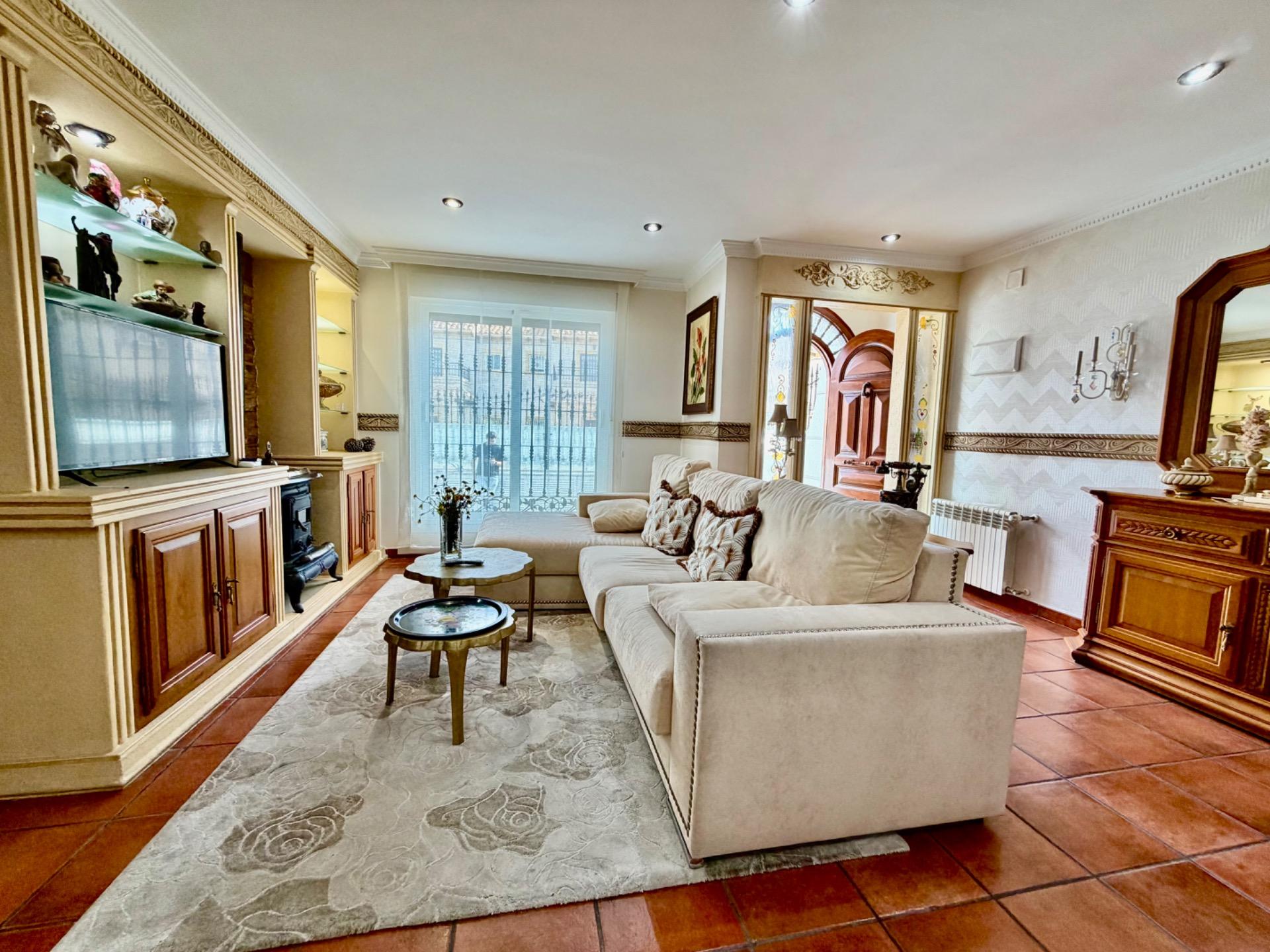 For sale - 4 Bedroom 3 Bathroom Semi Detached in La Zenia  - La Zenia  - Alicante