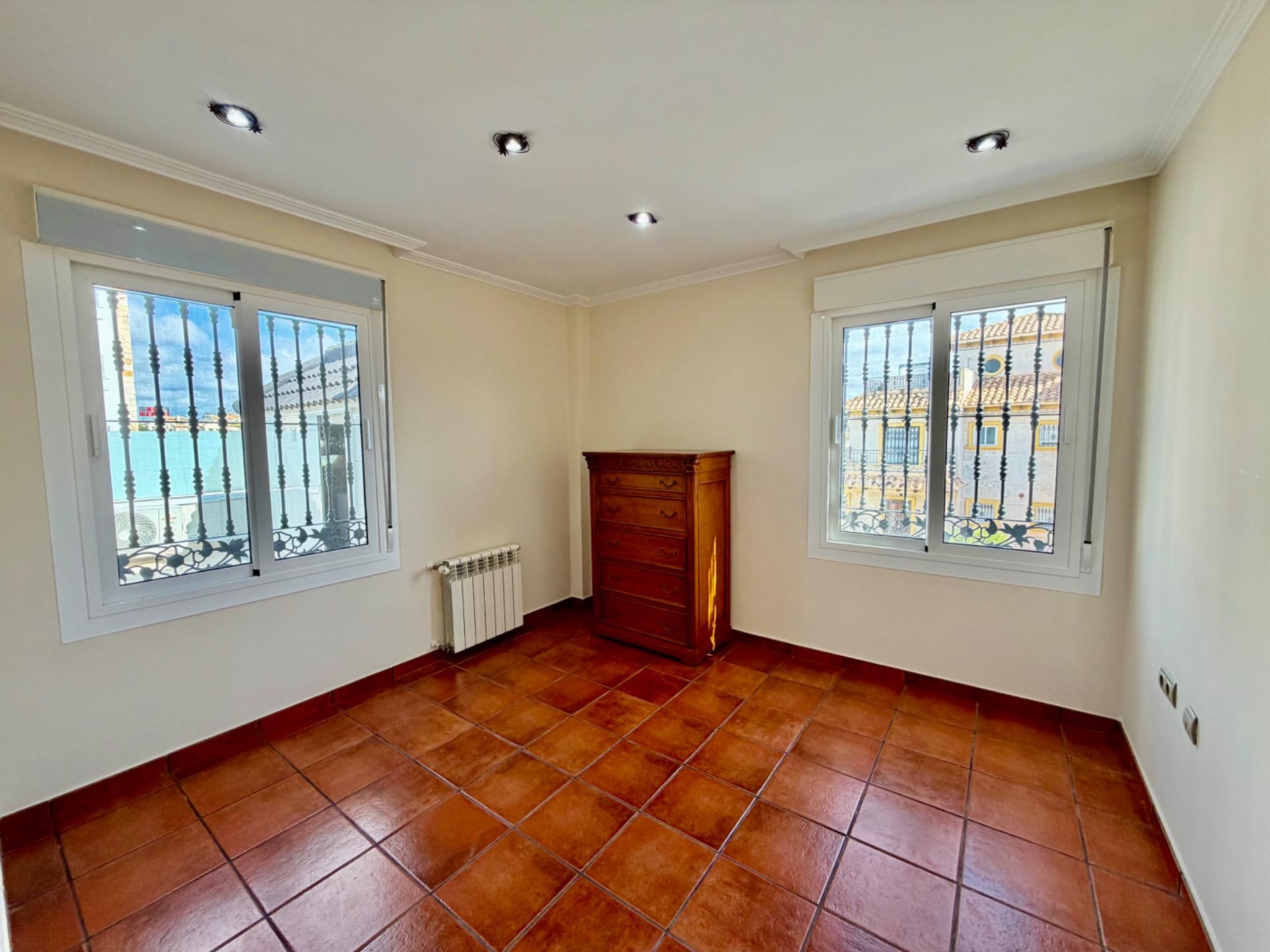 For sale - 4 Bedroom 3 Bathroom Semi Detached in La Zenia  - La Zenia  - Alicante