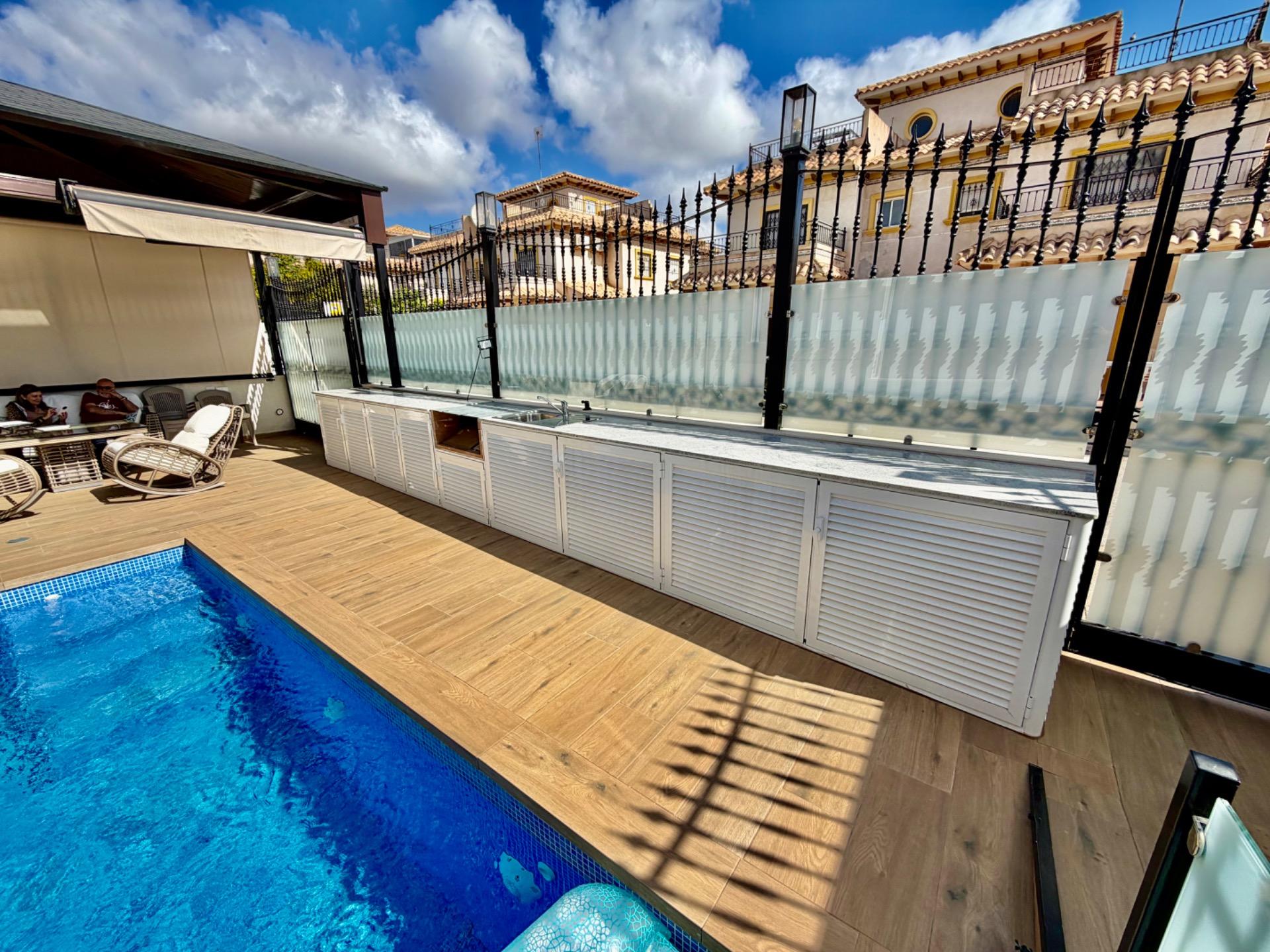 For sale - 4 Bedroom 3 Bathroom Semi Detached in La Zenia  - La Zenia  - Alicante