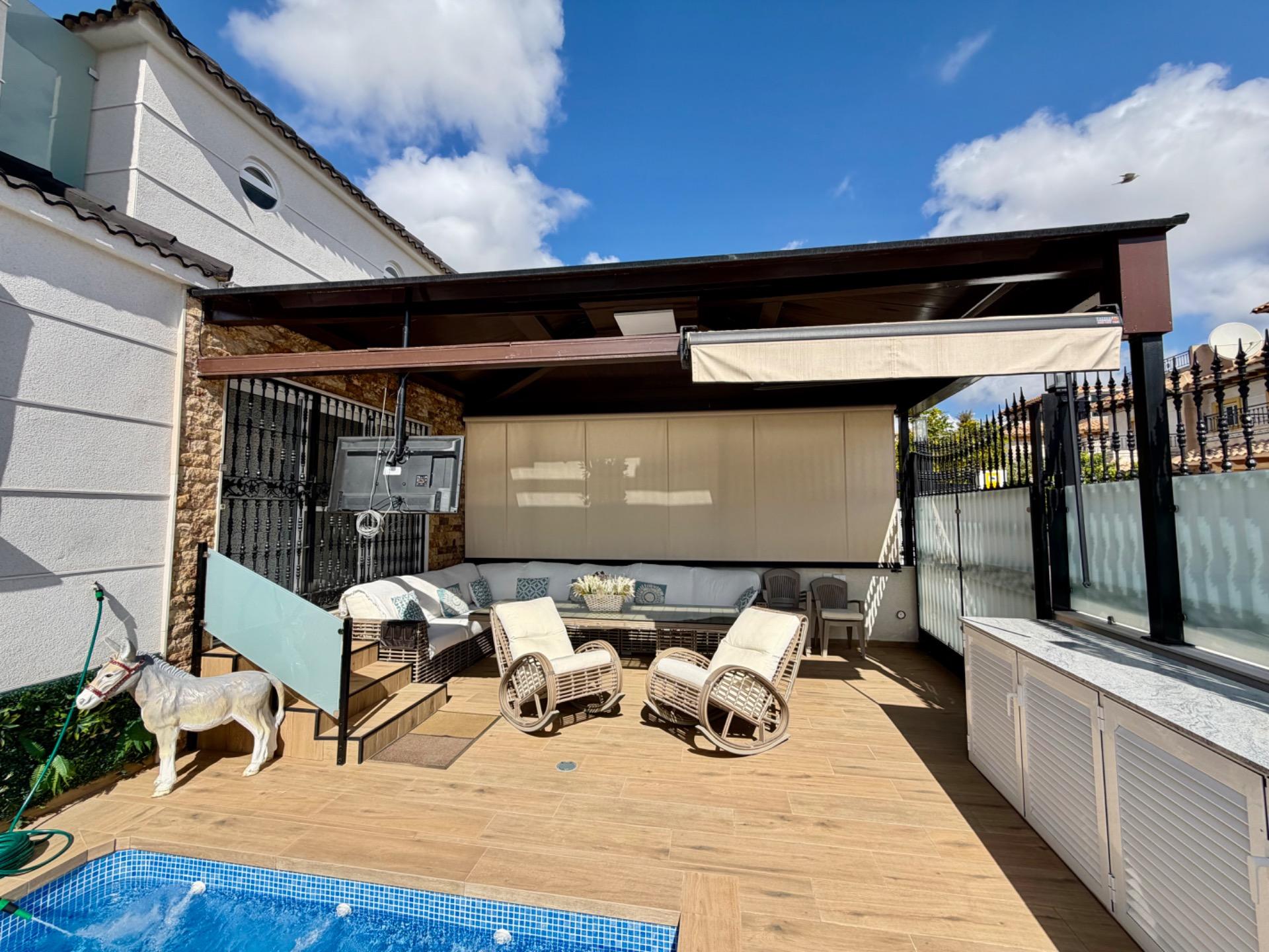 For sale - 4 Bedroom 3 Bathroom Semi Detached in La Zenia  - La Zenia  - Alicante