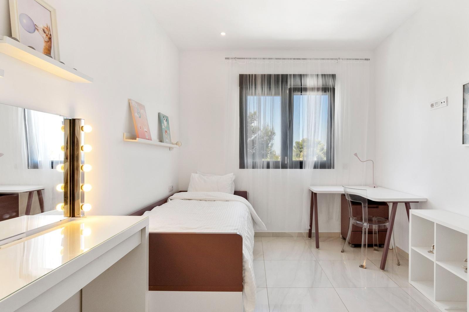 For sale - 3 Bedroom 3 Bathroom Town House in Villamartin - Orihuela Costa  - Alicante