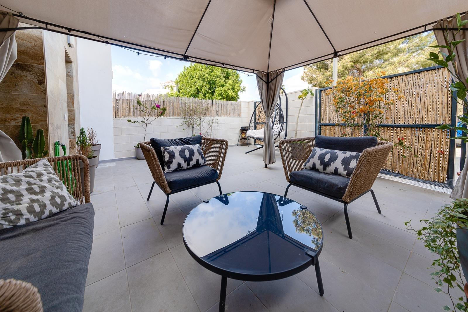 For sale - 3 Bedroom 3 Bathroom Town House in Villamartin - Orihuela Costa  - Alicante