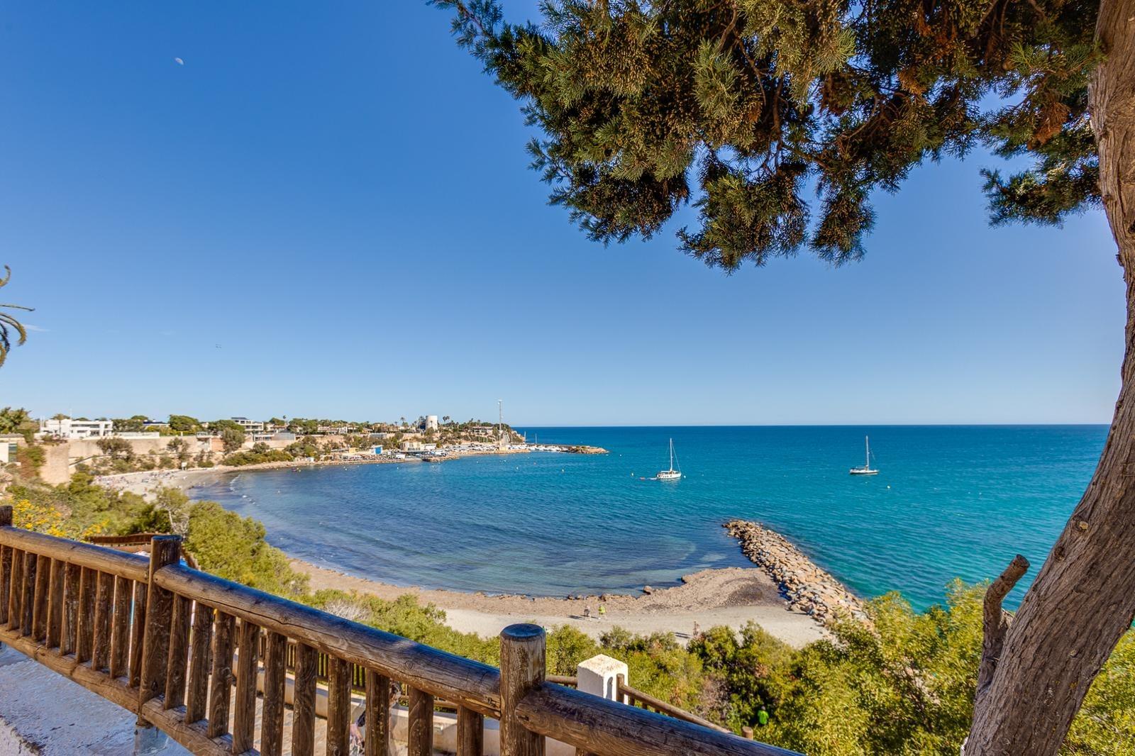 For sale - 3 Bedroom 3 Bathroom Town House in Villamartin - Orihuela Costa  - Alicante