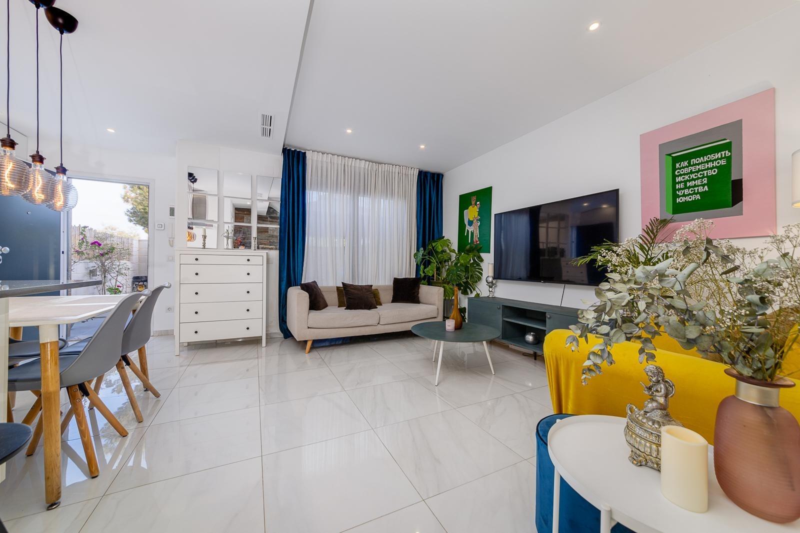 For sale - 3 Bedroom 3 Bathroom Town House in Villamartin - Orihuela Costa  - Alicante