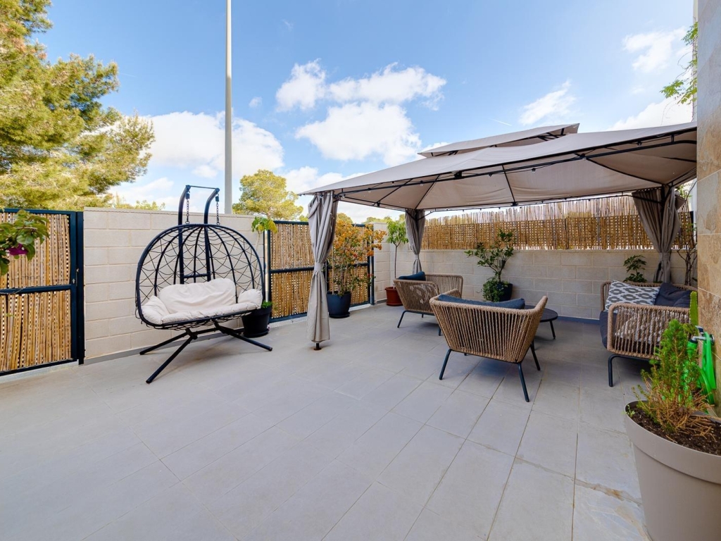 3 Bedroom 3 Bathroom Town House in Villamartin
