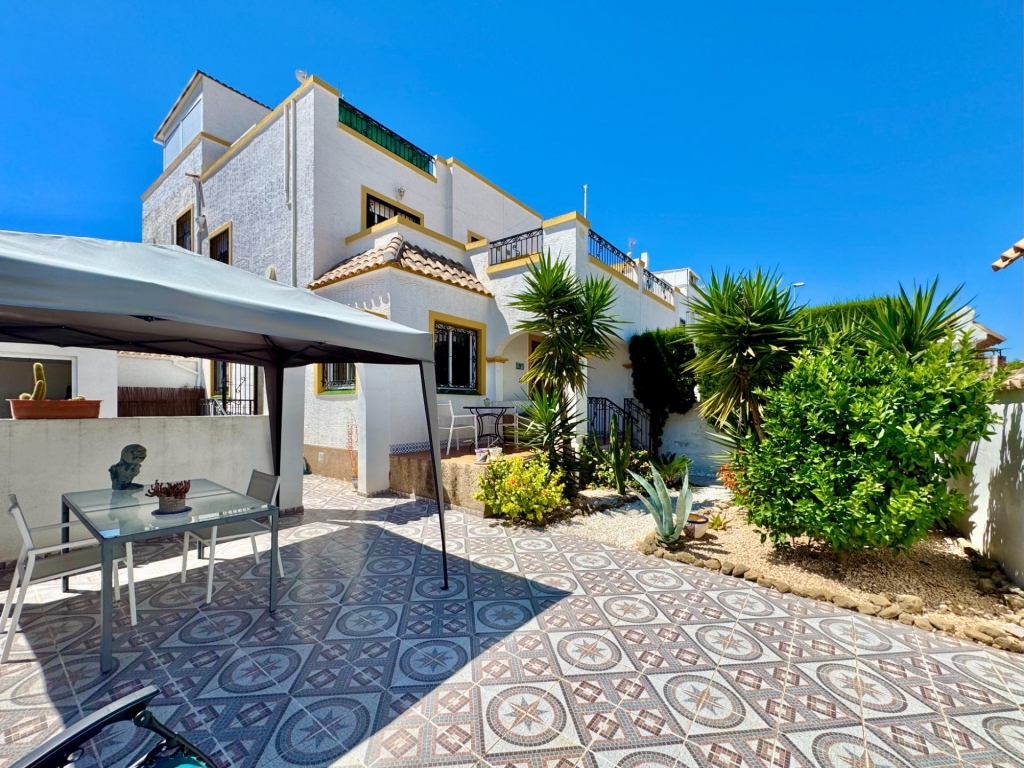 3 Bedroom 2 Bathroom Town House in Los Altos 