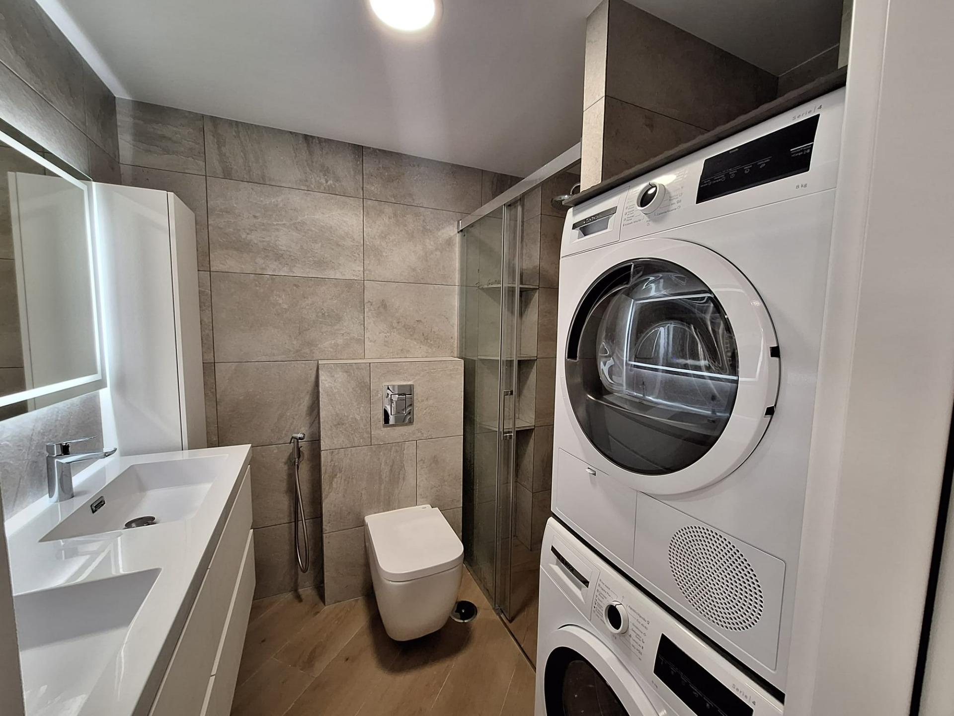 For sale - 3 Bedroom 2 Bathroom Apartment in Torrevieja - Playa De Los Locos  - Alicante