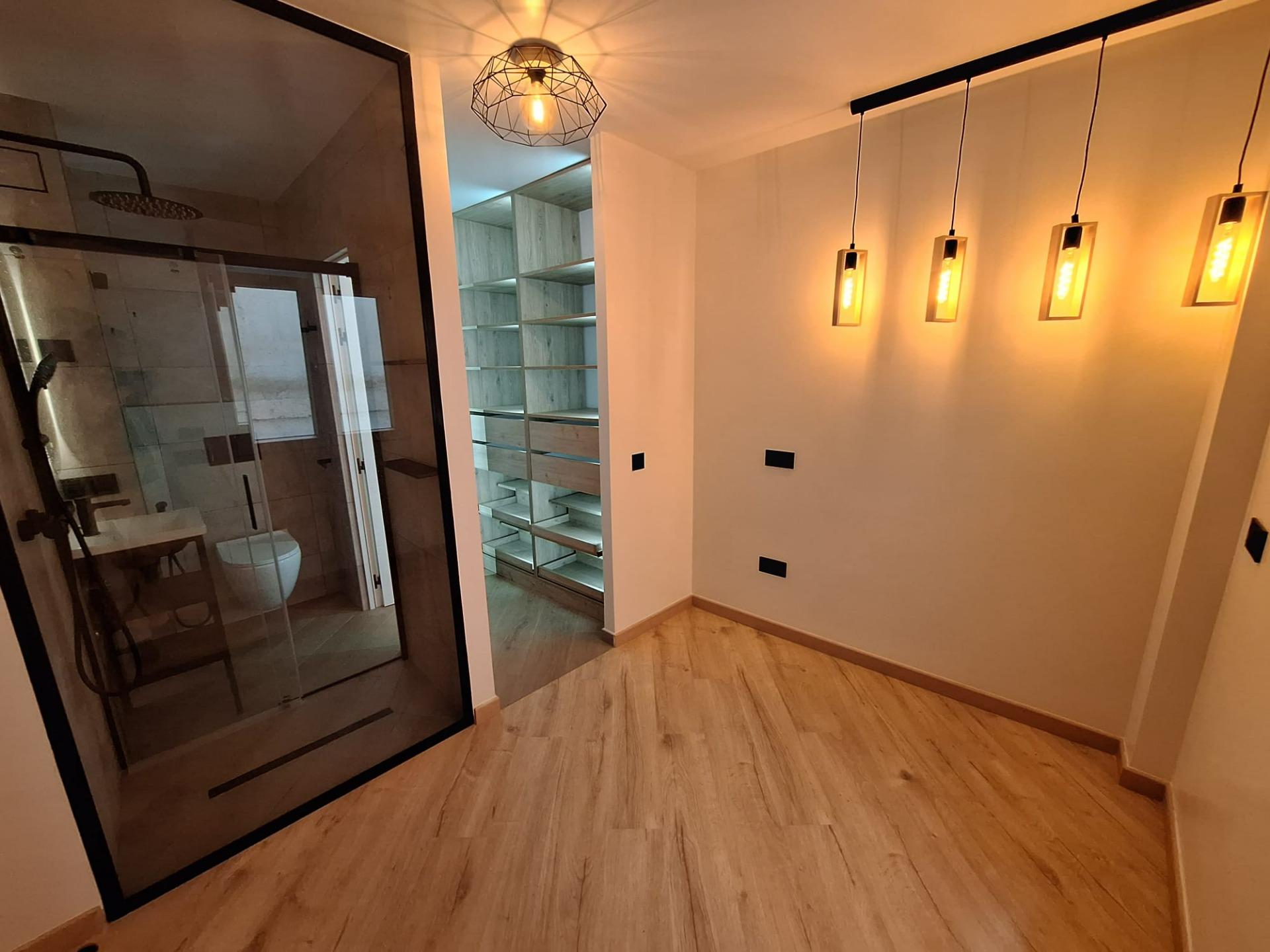 For sale - 3 Bedroom 2 Bathroom Apartment in Torrevieja - Playa De Los Locos  - Alicante