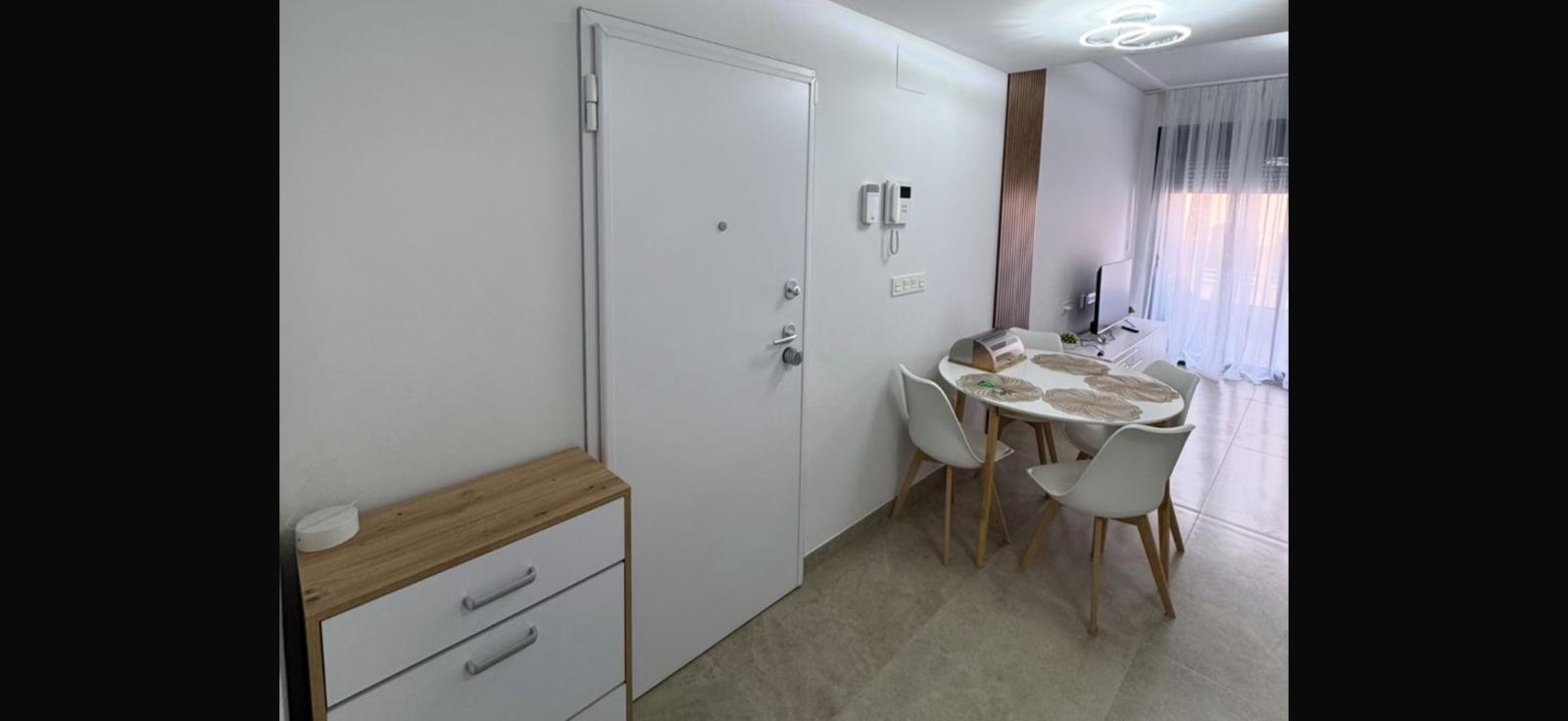 For sale - 2 Bedroom 2 Bathroom Apartment in Torrevieja - Playa Del Cura  - Alicante