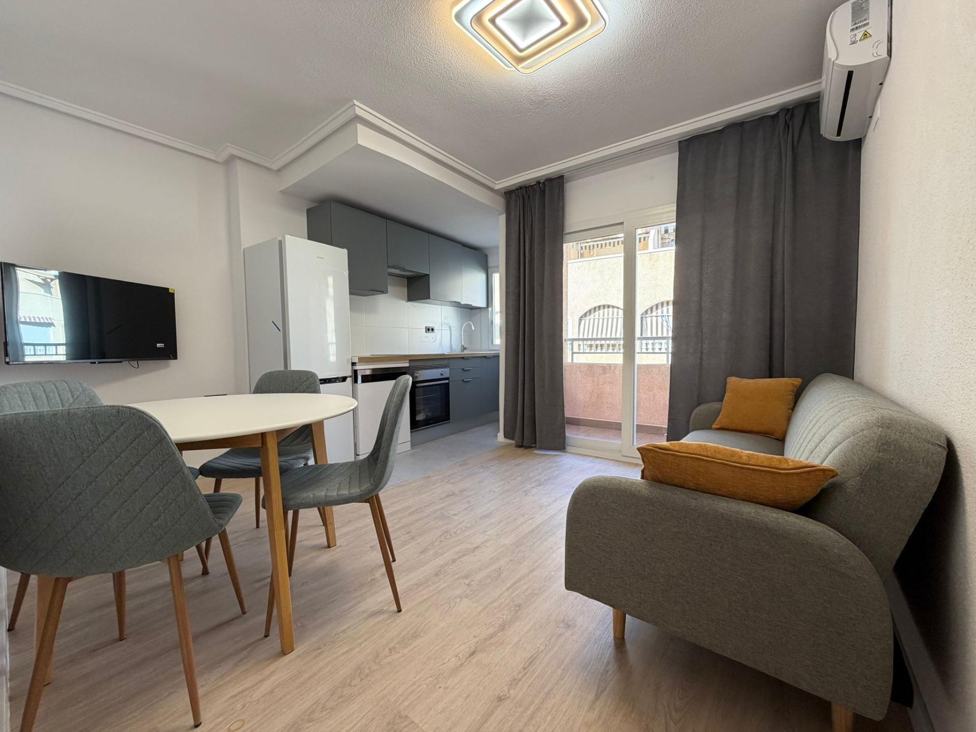 For sale - 2 Bedroom 1 Bathroom Apartment in Torrevieja - Playa Del Cura  - Alicante