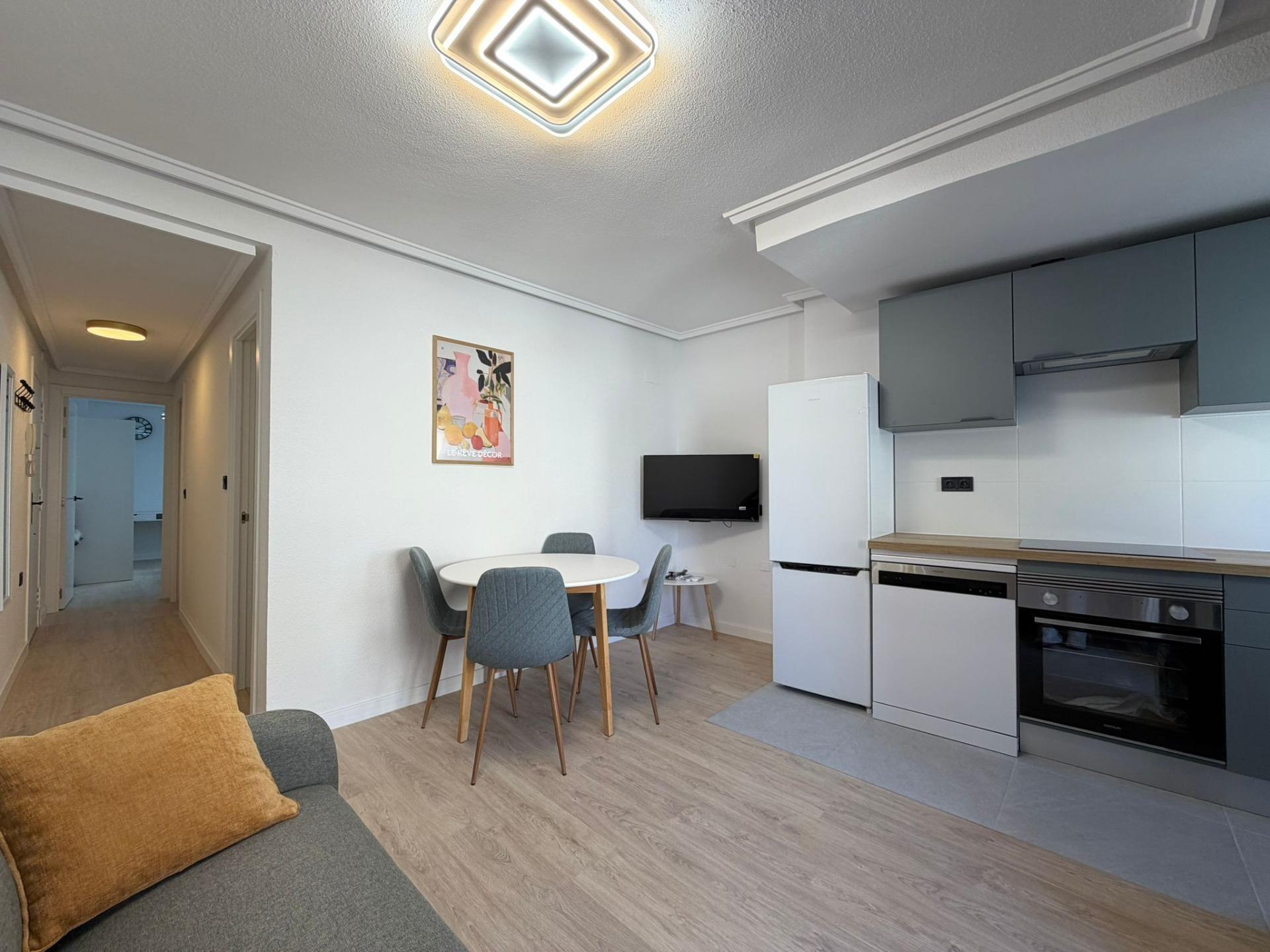 For sale - 2 Bedroom 1 Bathroom Apartment in Torrevieja - Playa Del Cura  - Alicante