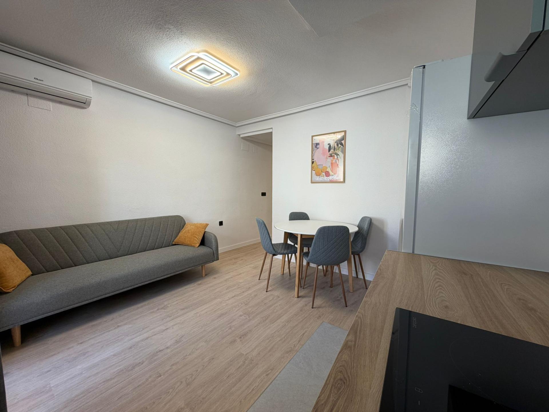 For sale - 2 Bedroom 1 Bathroom Apartment in Torrevieja - Playa Del Cura  - Alicante