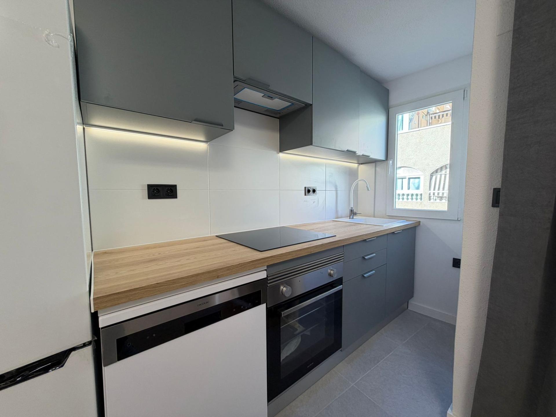 For sale - 2 Bedroom 1 Bathroom Apartment in Torrevieja - Playa Del Cura  - Alicante