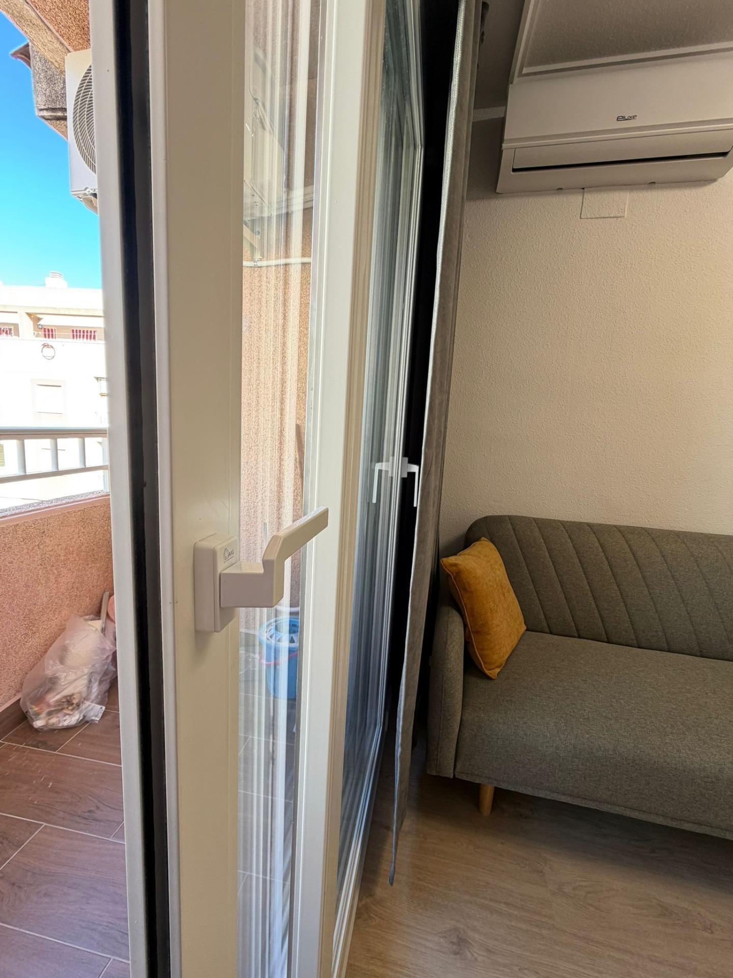 For sale - 2 Bedroom 1 Bathroom Apartment in Torrevieja - Playa Del Cura  - Alicante