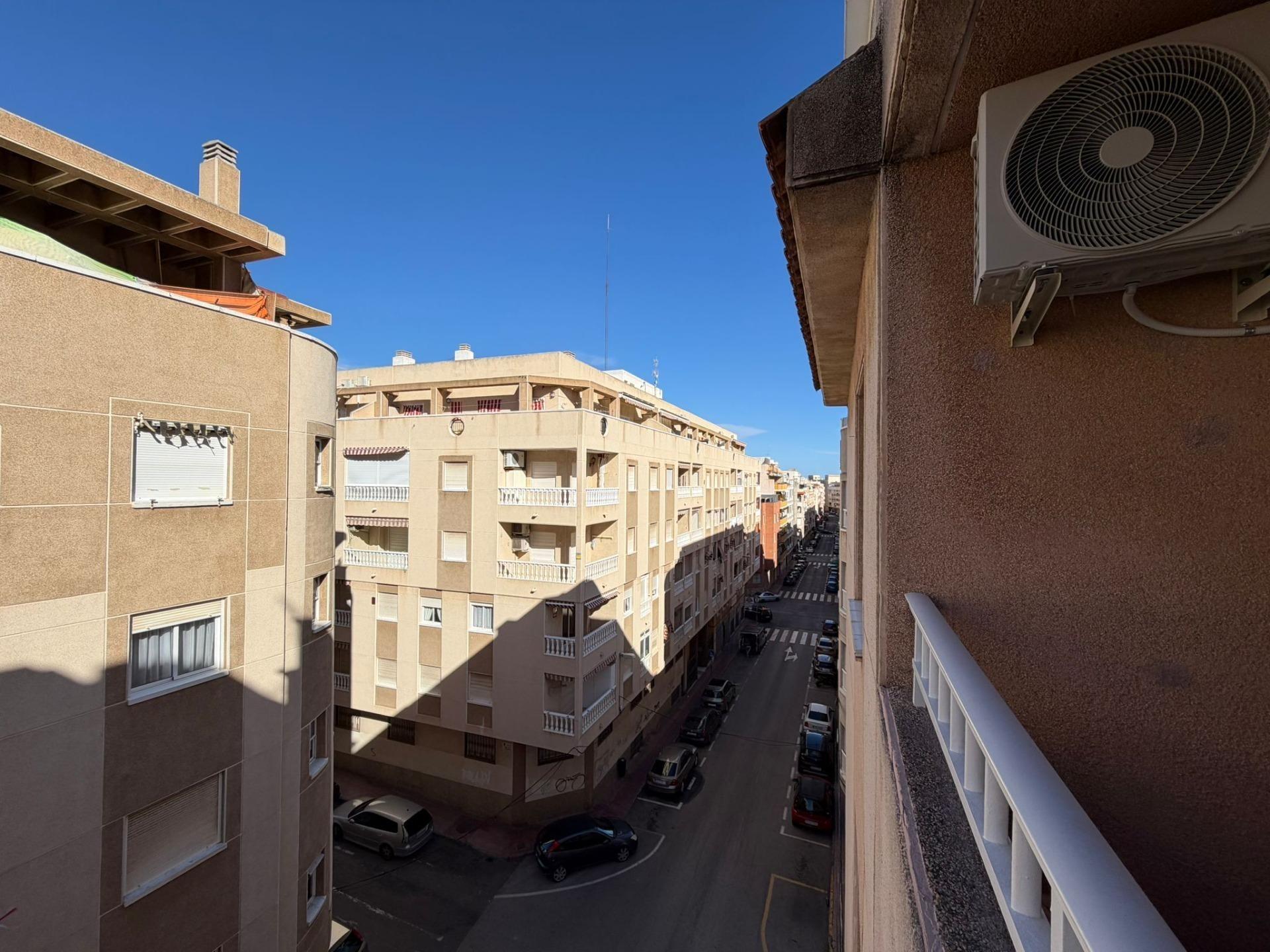 For sale - 2 Bedroom 1 Bathroom Apartment in Torrevieja - Playa Del Cura  - Alicante