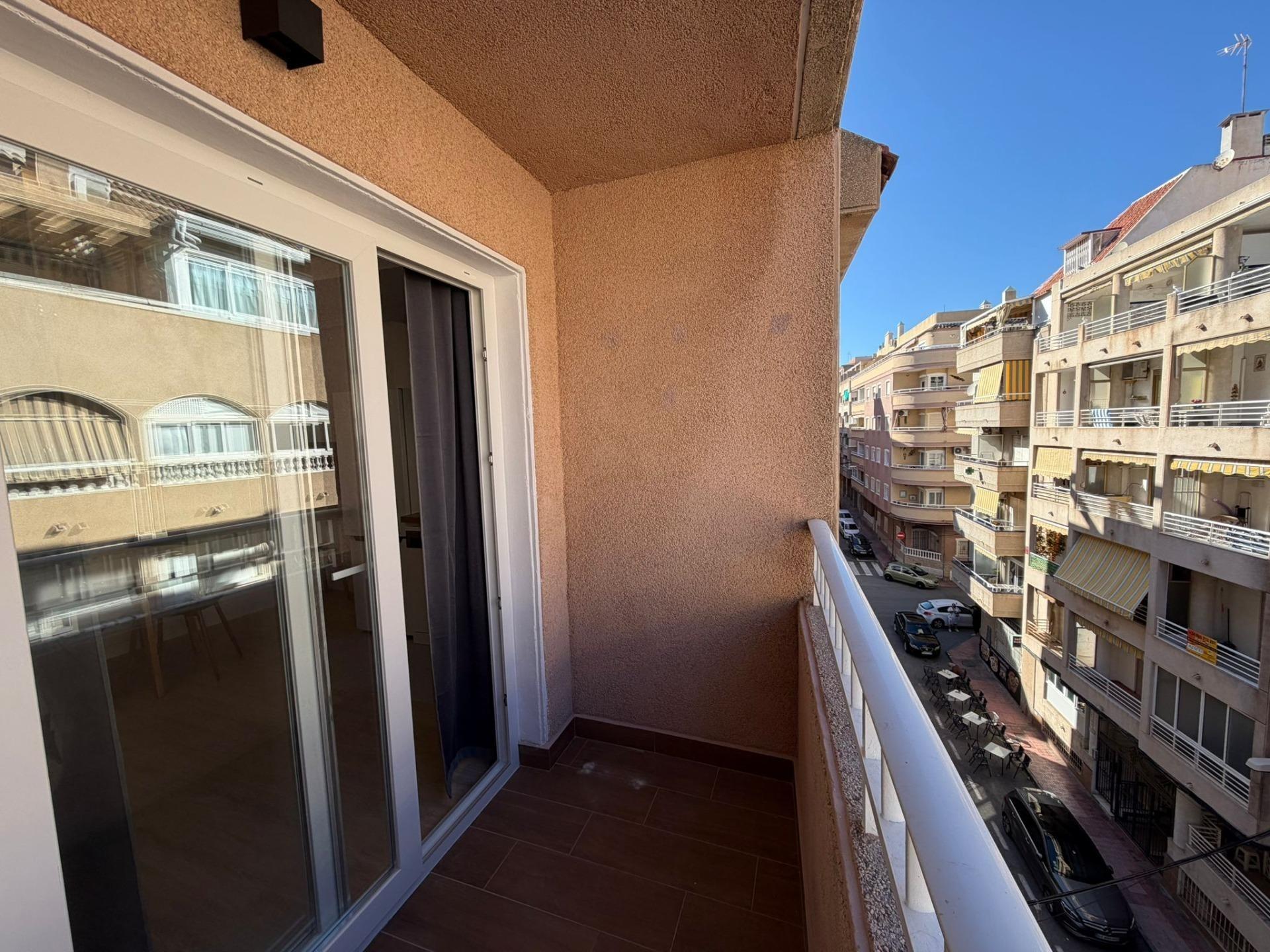 For sale - 2 Bedroom 1 Bathroom Apartment in Torrevieja - Playa Del Cura  - Alicante