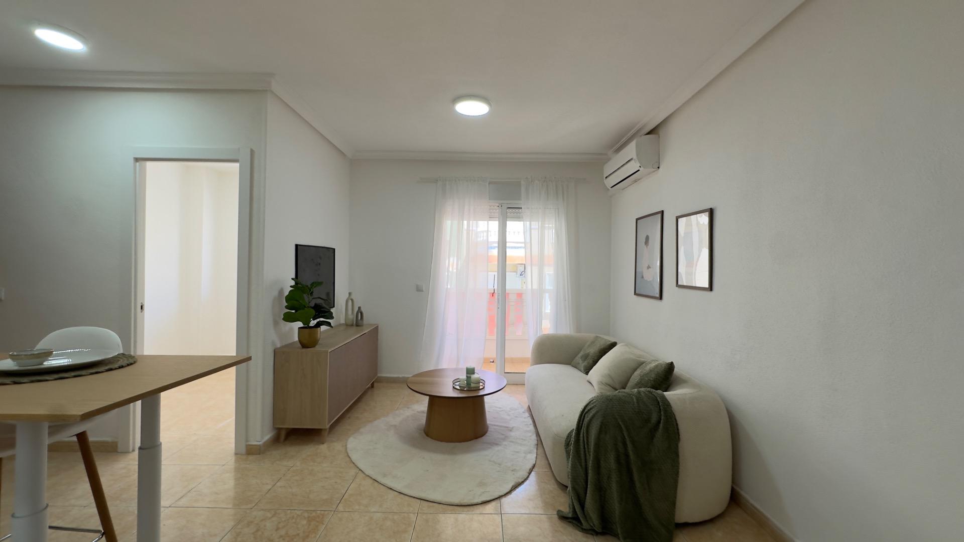 For sale - 2 Bedroom 1 Bathroom Apartment in Torrevieja - Centro  - Alicante