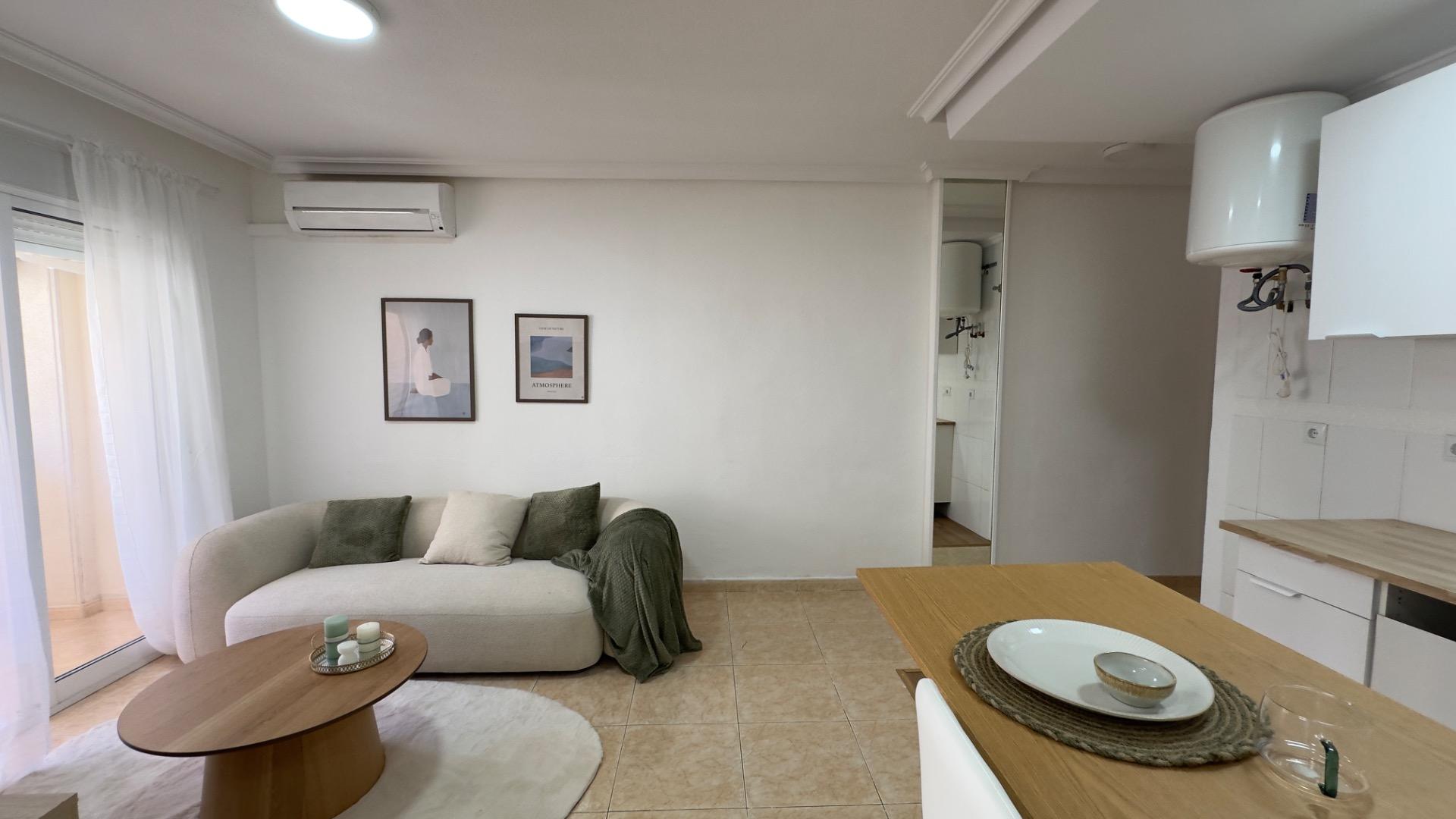 For sale - 2 Bedroom 1 Bathroom Apartment in Torrevieja - Centro  - Alicante