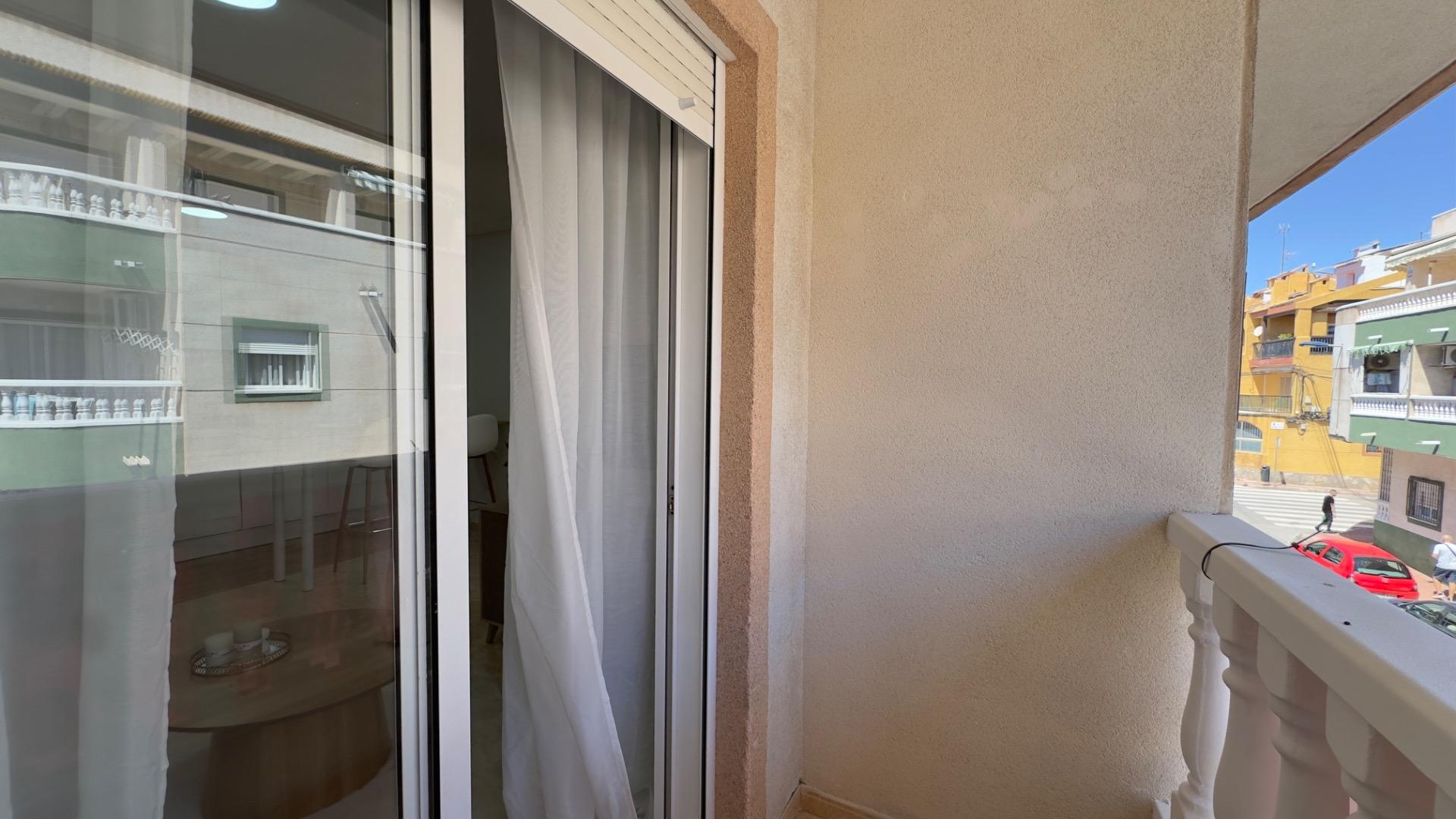 For sale - 2 Bedroom 1 Bathroom Apartment in Torrevieja - Centro  - Alicante