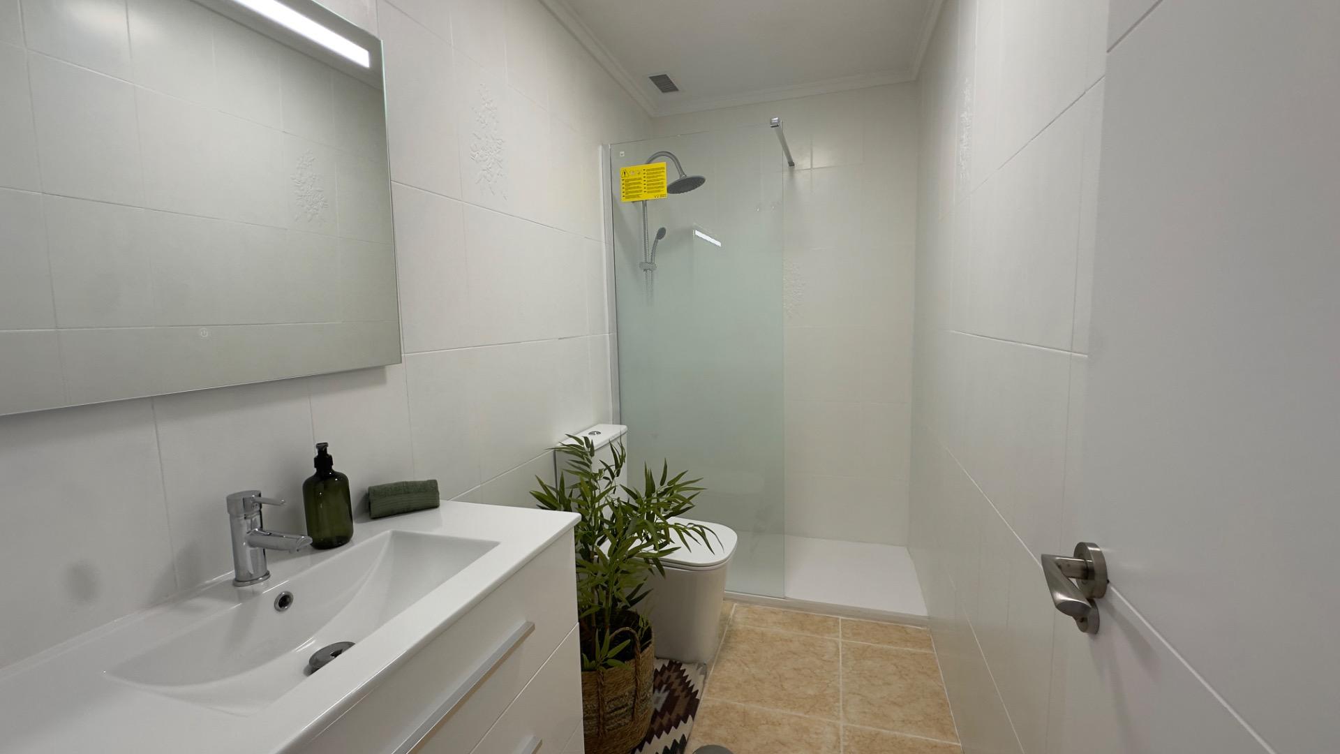 For sale - 2 Bedroom 1 Bathroom Apartment in Torrevieja - Centro  - Alicante