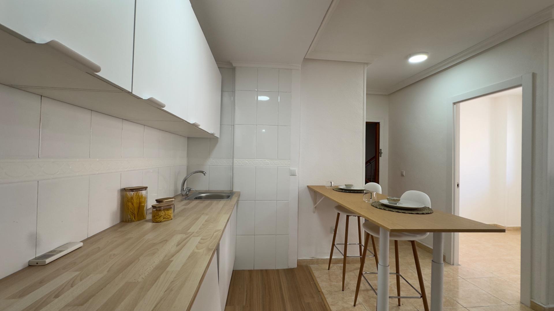 For sale - 2 Bedroom 1 Bathroom Apartment in Torrevieja - Centro  - Alicante