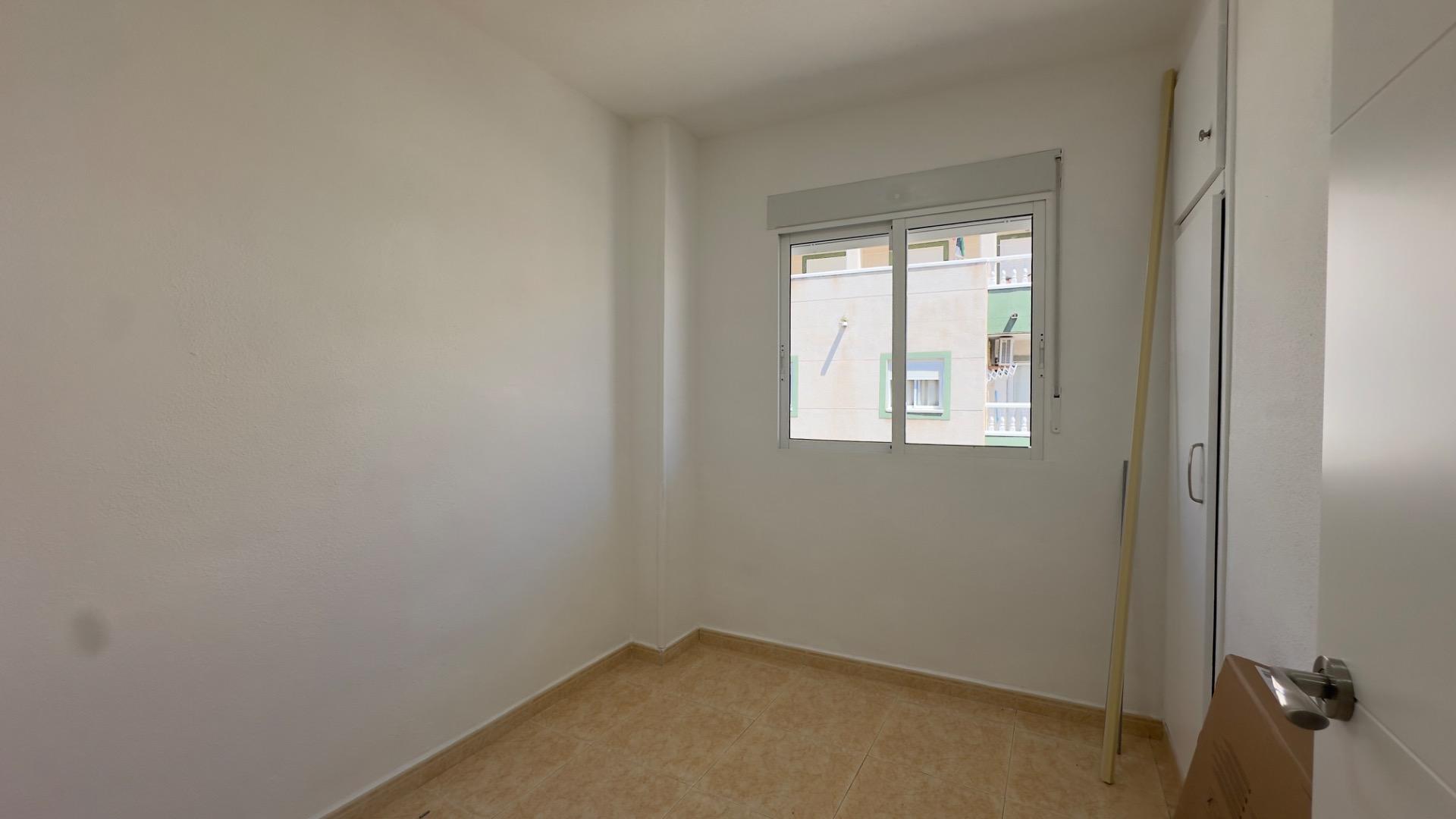 For sale - 2 Bedroom 1 Bathroom Apartment in Torrevieja - Centro  - Alicante