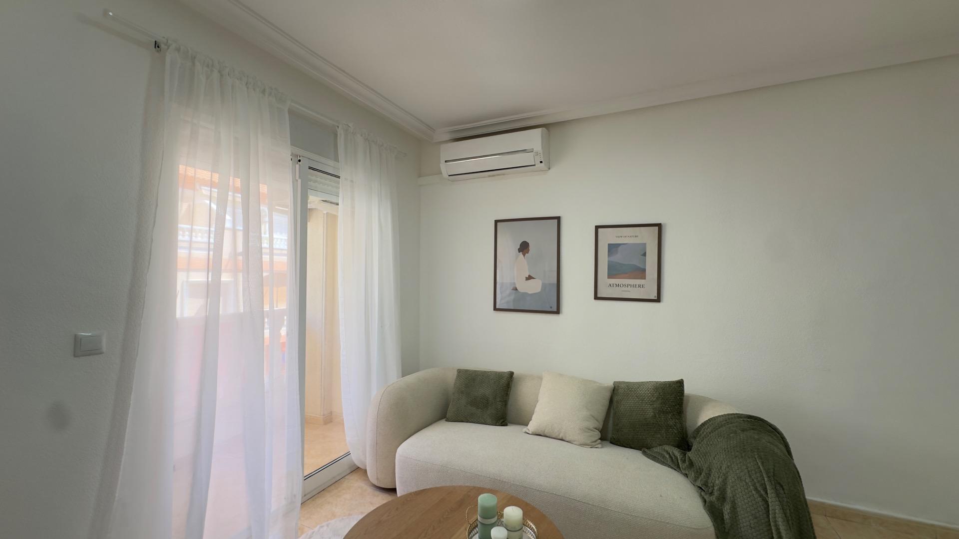 For sale - 2 Bedroom 1 Bathroom Apartment in Torrevieja - Centro  - Alicante