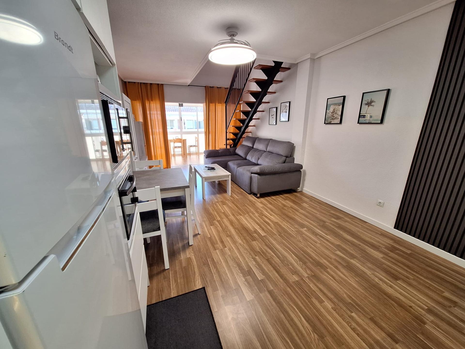 For sale - 3 Bedroom 2 Bathroom Apartment in Torrevieja - Centro  - Alicante