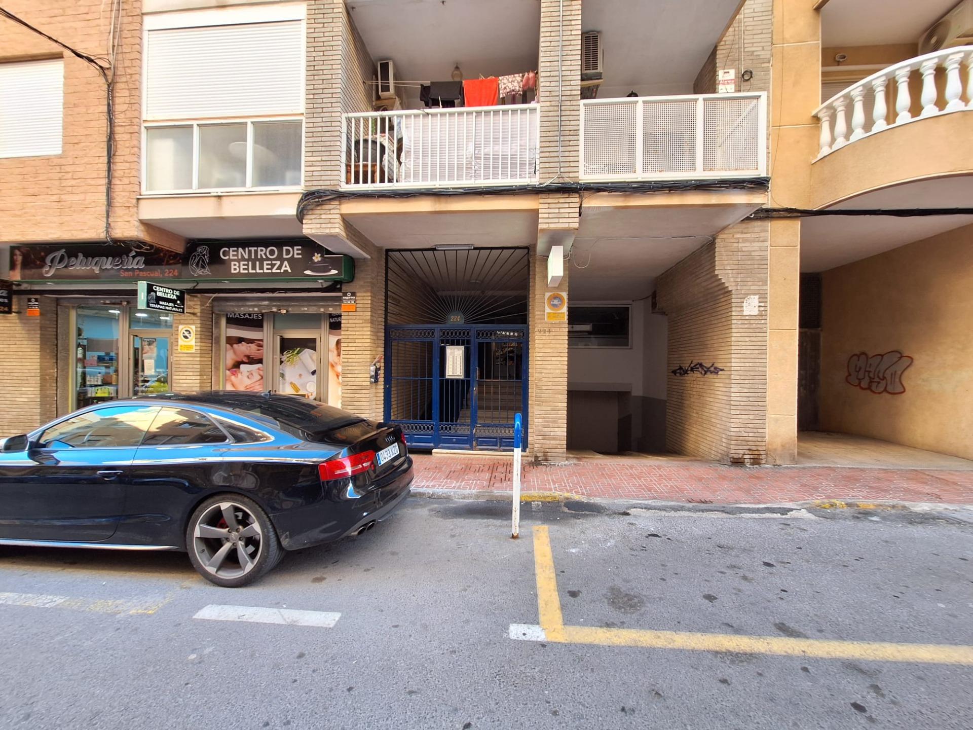 For sale - 3 Bedroom 2 Bathroom Apartment in Torrevieja - Centro  - Alicante
