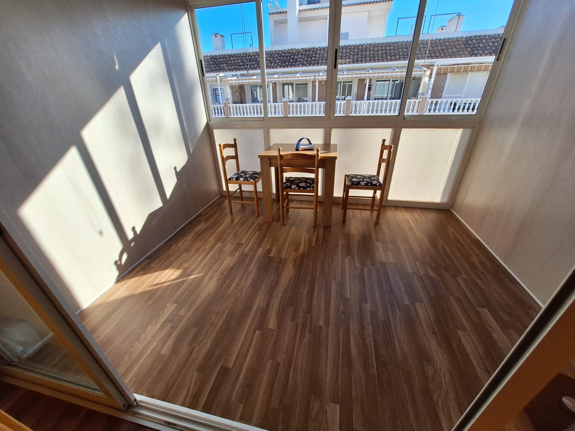 For sale - 3 Bedroom 2 Bathroom Apartment in Torrevieja - Centro  - Alicante