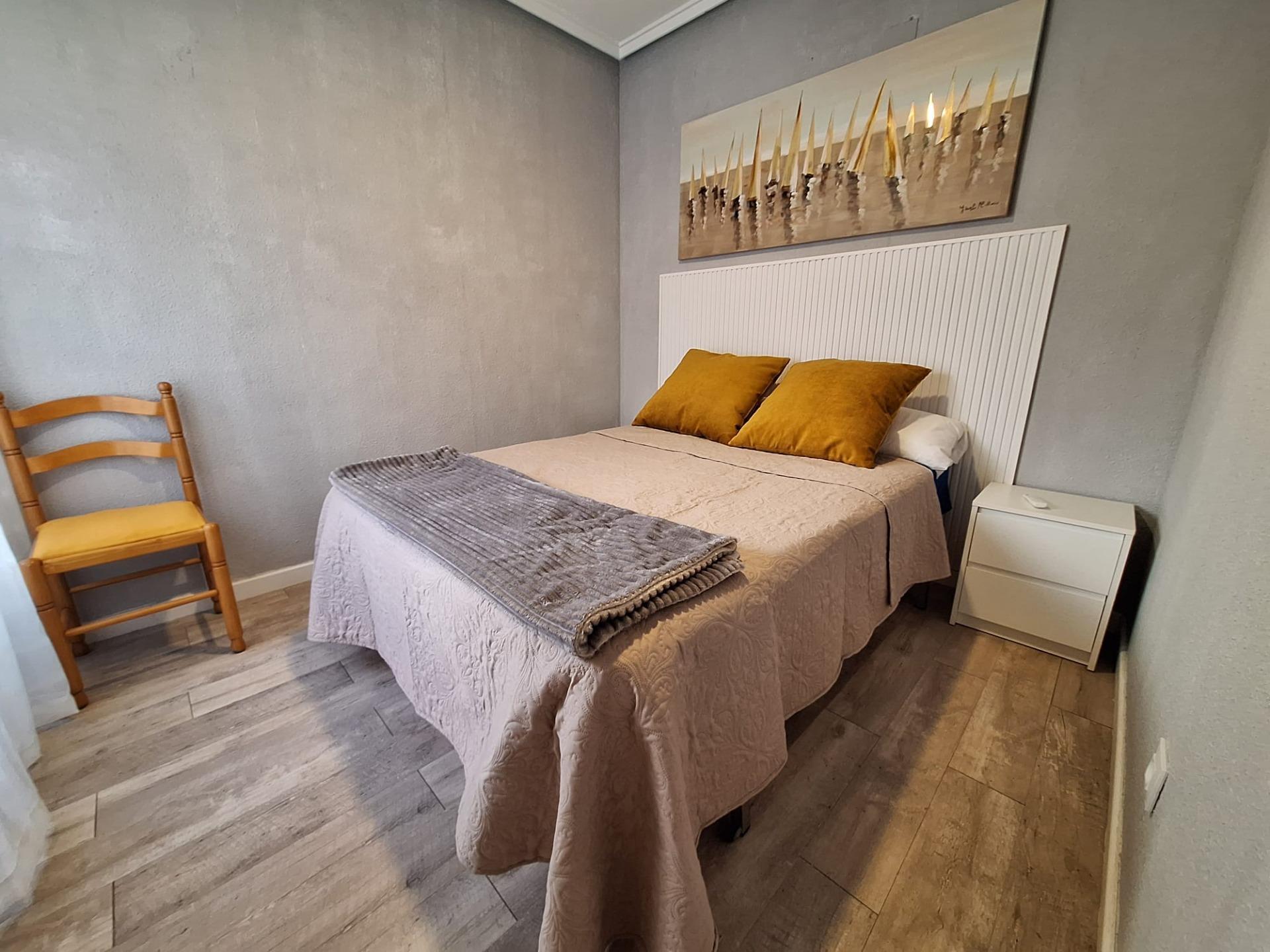 For sale - 3 Bedroom 2 Bathroom Apartment in Torrevieja - Centro  - Alicante
