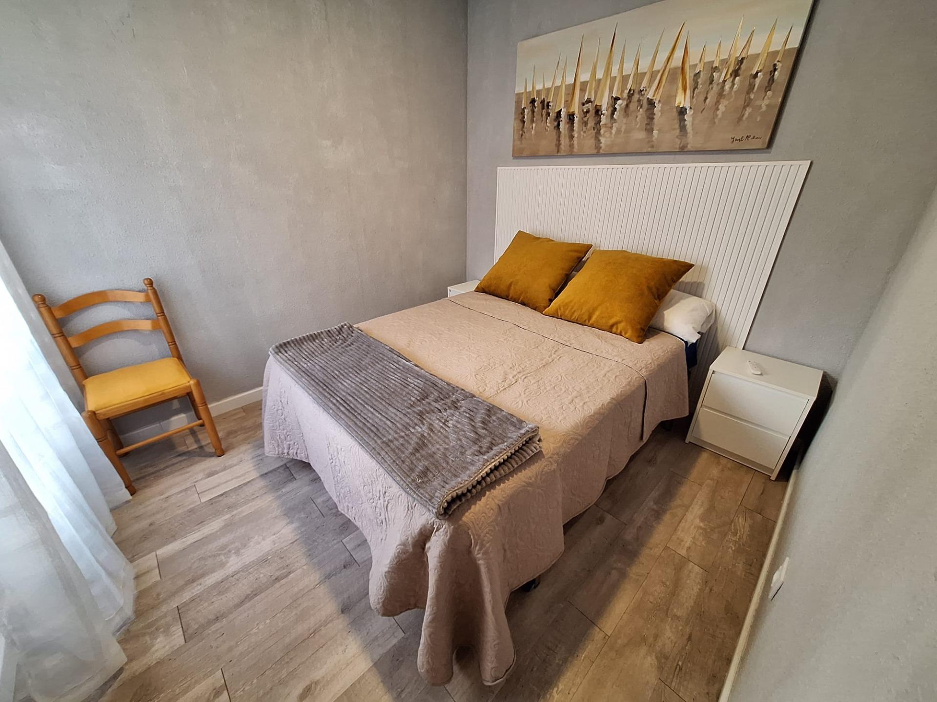 For sale - 3 Bedroom 2 Bathroom Apartment in Torrevieja - Centro  - Alicante