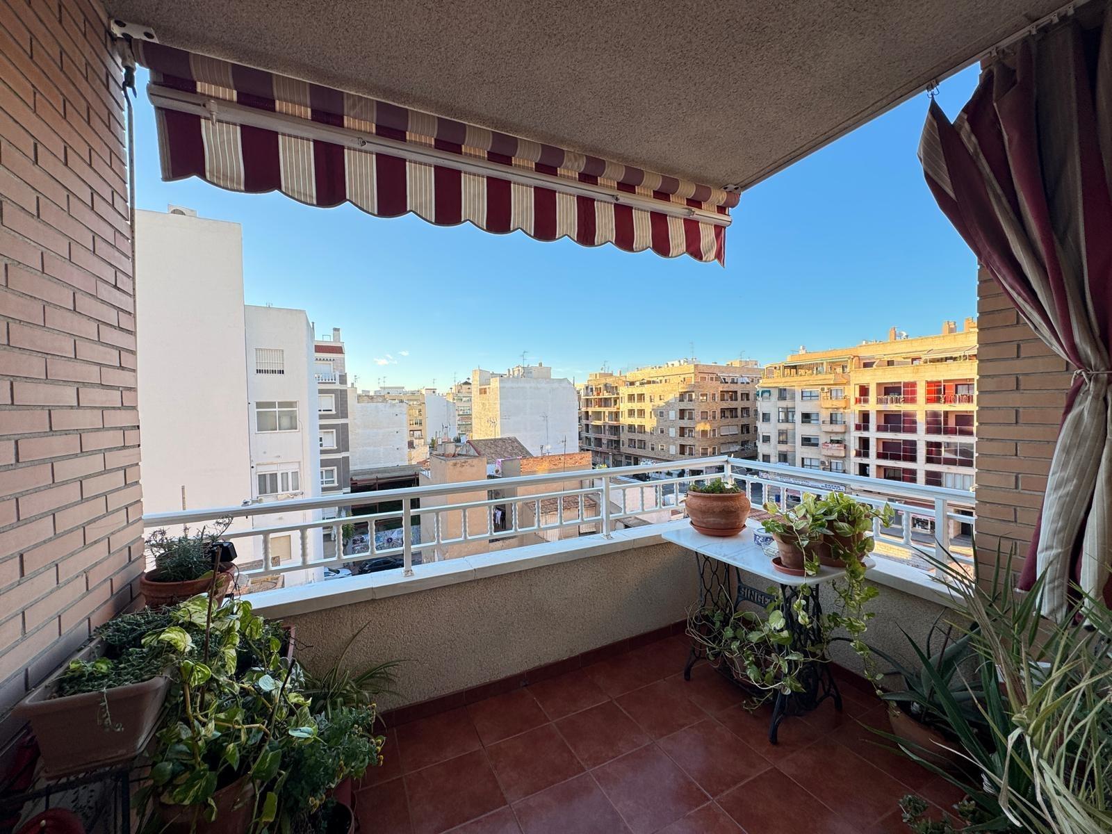 For sale - 4 Bedroom 3 Bathroom Apartment in Torrevieja - Torrevieja  - Alicante