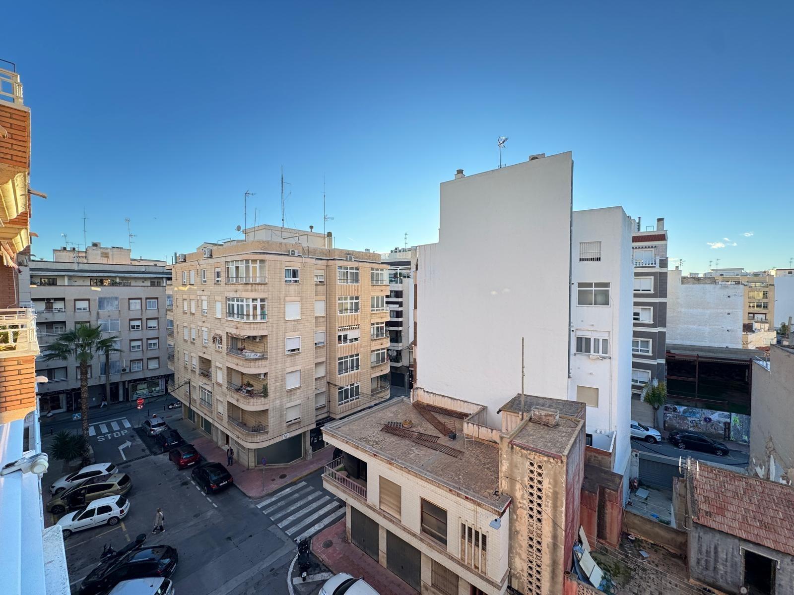 For sale - 4 Bedroom 3 Bathroom Apartment in Torrevieja - Torrevieja  - Alicante