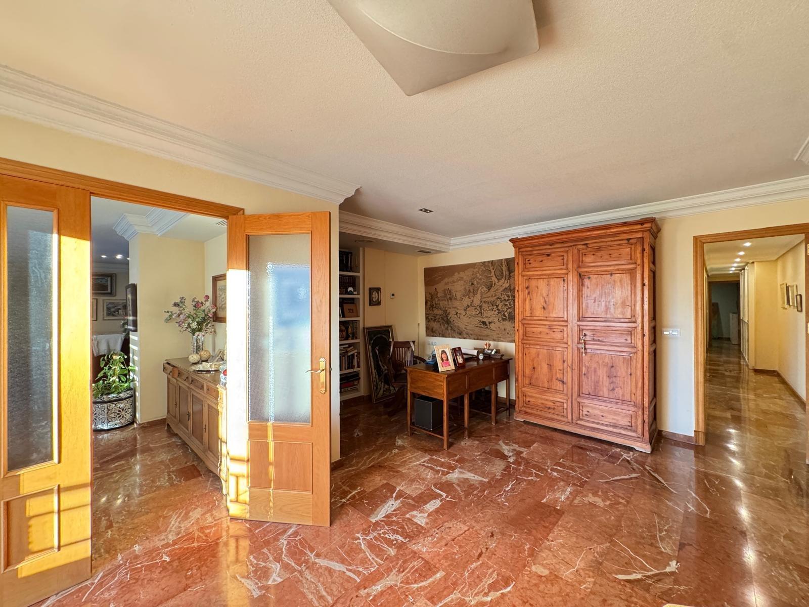 For sale - 4 Bedroom 3 Bathroom Apartment in Torrevieja - Torrevieja  - Alicante