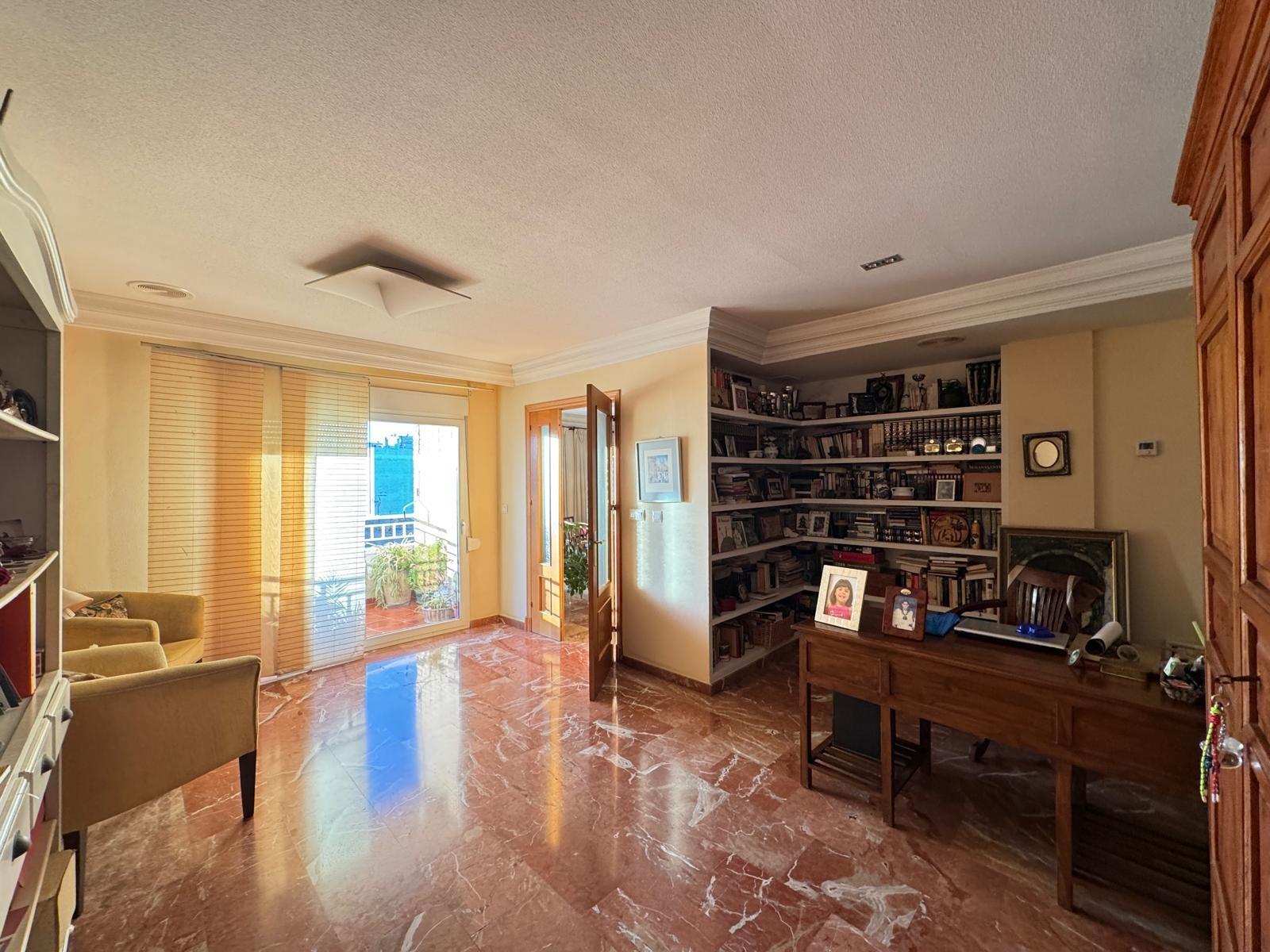 For sale - 4 Bedroom 3 Bathroom Apartment in Torrevieja - Torrevieja  - Alicante