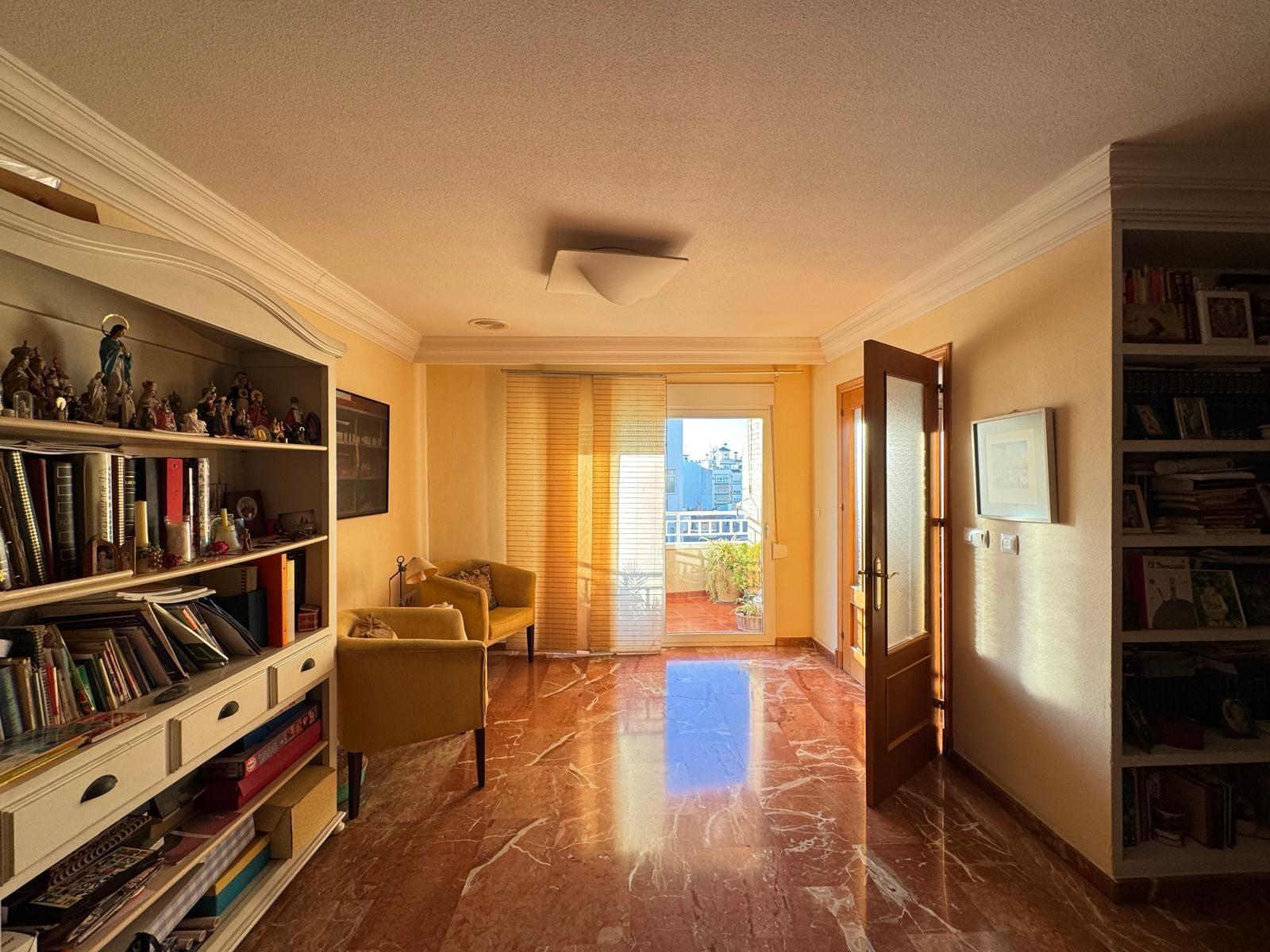 For sale - 4 Bedroom 3 Bathroom Apartment in Torrevieja - Torrevieja  - Alicante