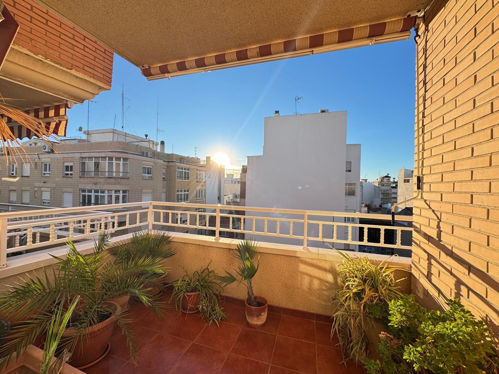 For sale - 4 Bedroom 3 Bathroom Apartment in Torrevieja - Torrevieja  - Alicante