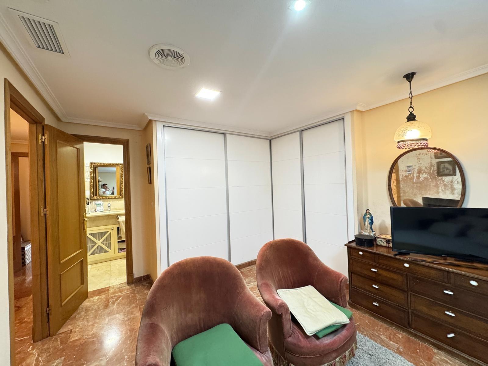 For sale - 4 Bedroom 3 Bathroom Apartment in Torrevieja - Torrevieja  - Alicante