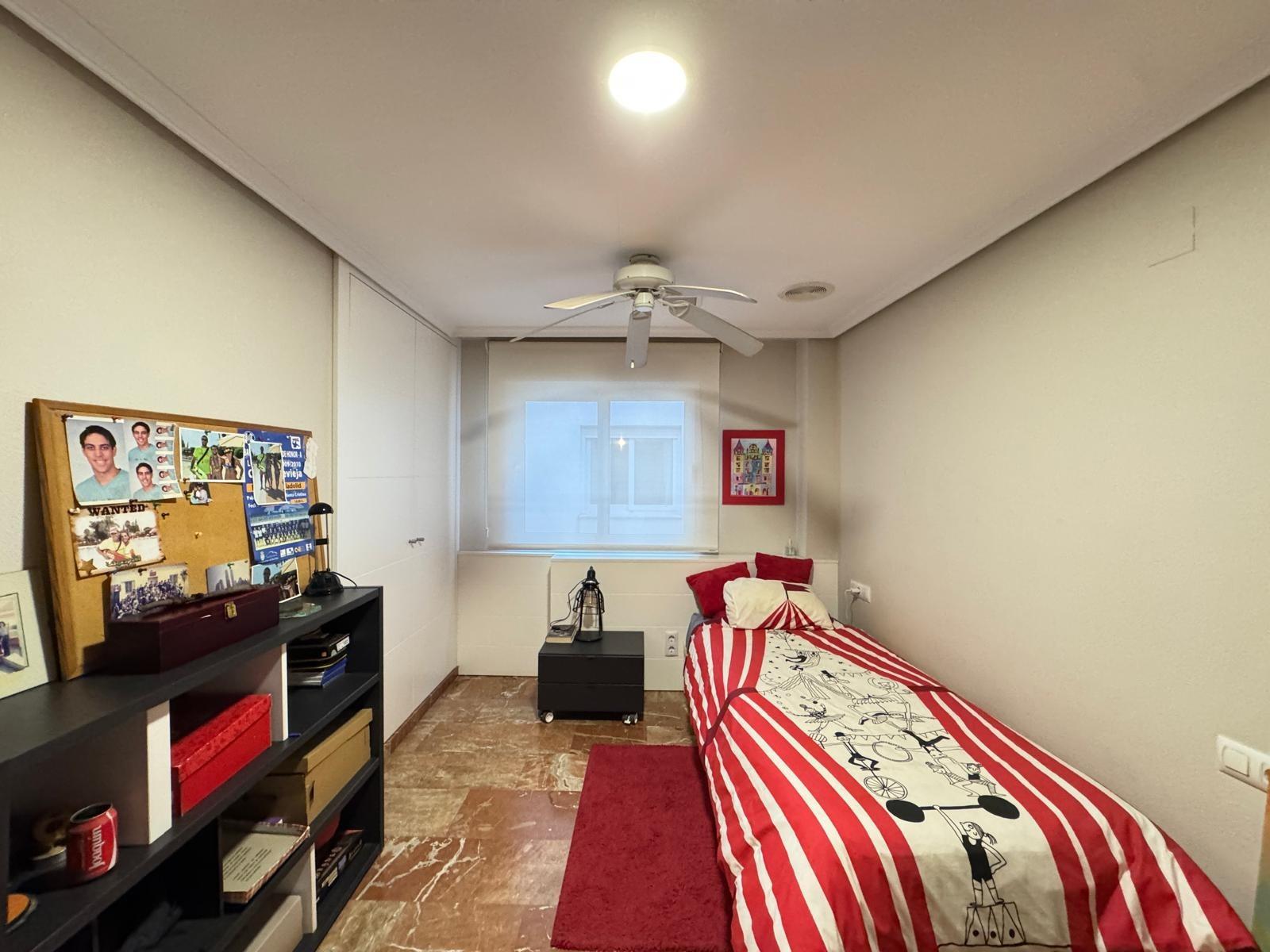 For sale - 4 Bedroom 3 Bathroom Apartment in Torrevieja - Torrevieja  - Alicante