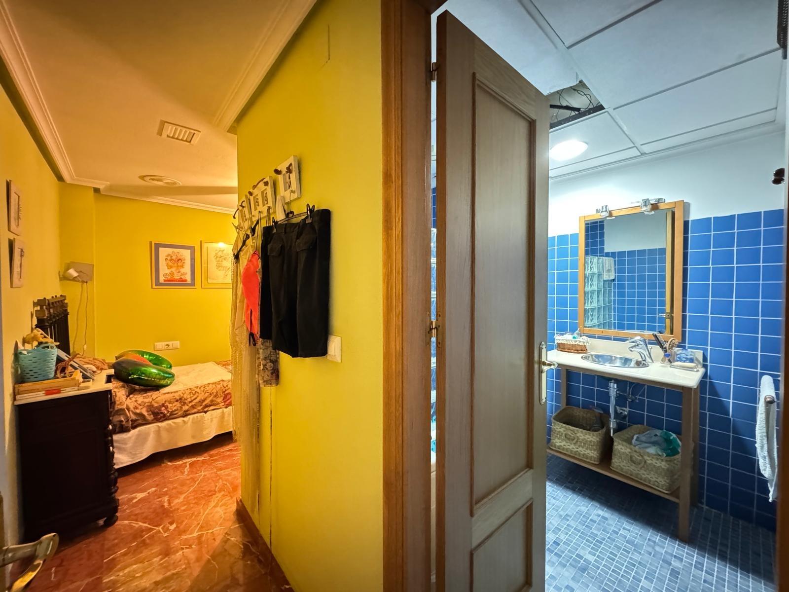 For sale - 4 Bedroom 3 Bathroom Apartment in Torrevieja - Torrevieja  - Alicante