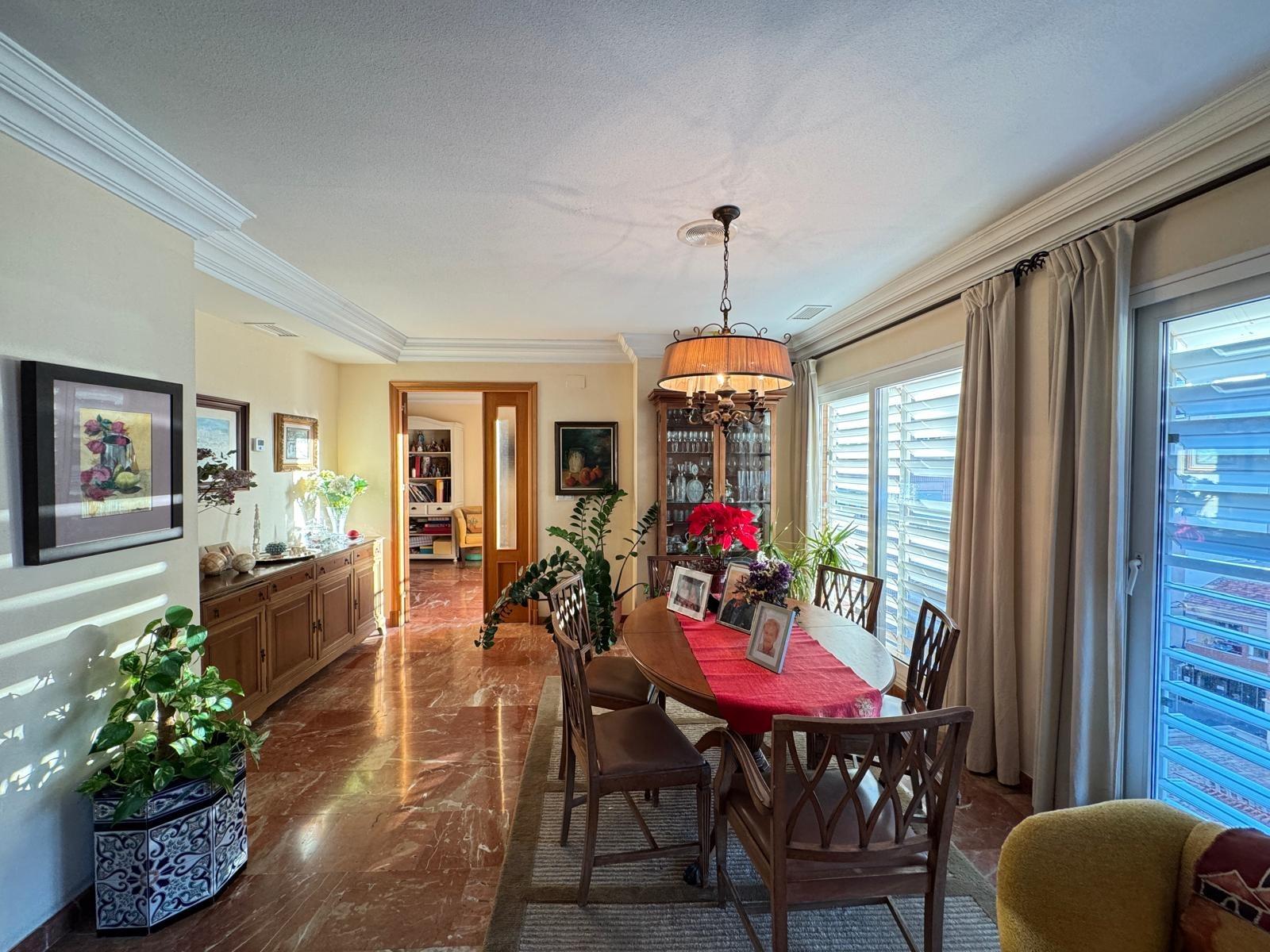 For sale - 4 Bedroom 3 Bathroom Apartment in Torrevieja - Torrevieja  - Alicante