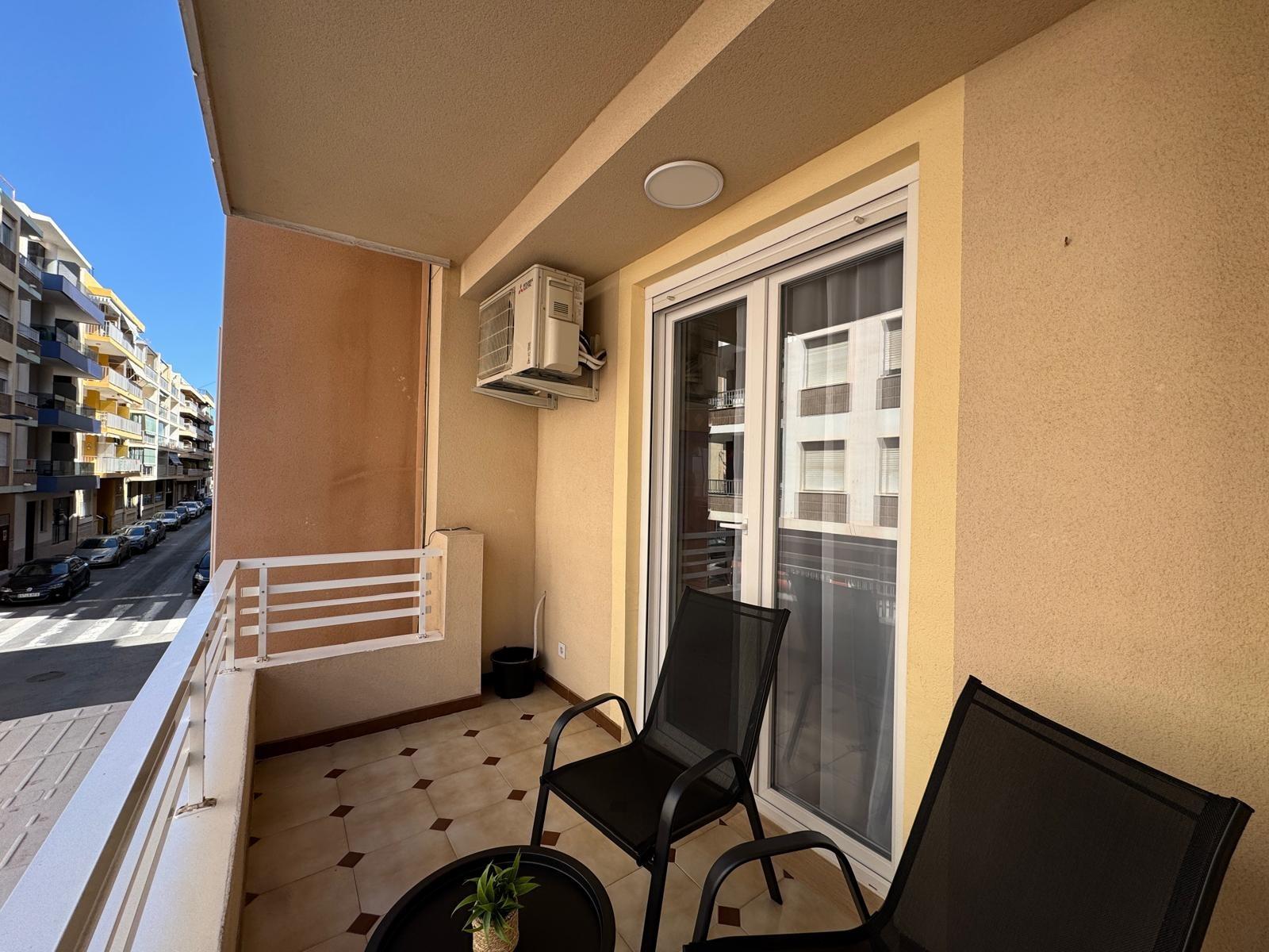 For sale - 3 Bedroom 1 Bathroom Apartment in Torrevieja - Playa Del Cura  - Alicante