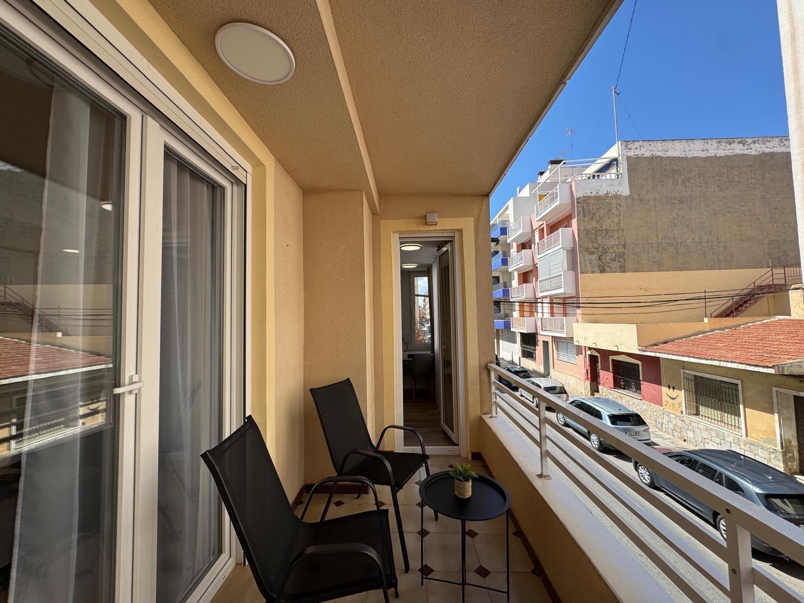 For sale - 3 Bedroom 1 Bathroom Apartment in Torrevieja - Playa Del Cura  - Alicante
