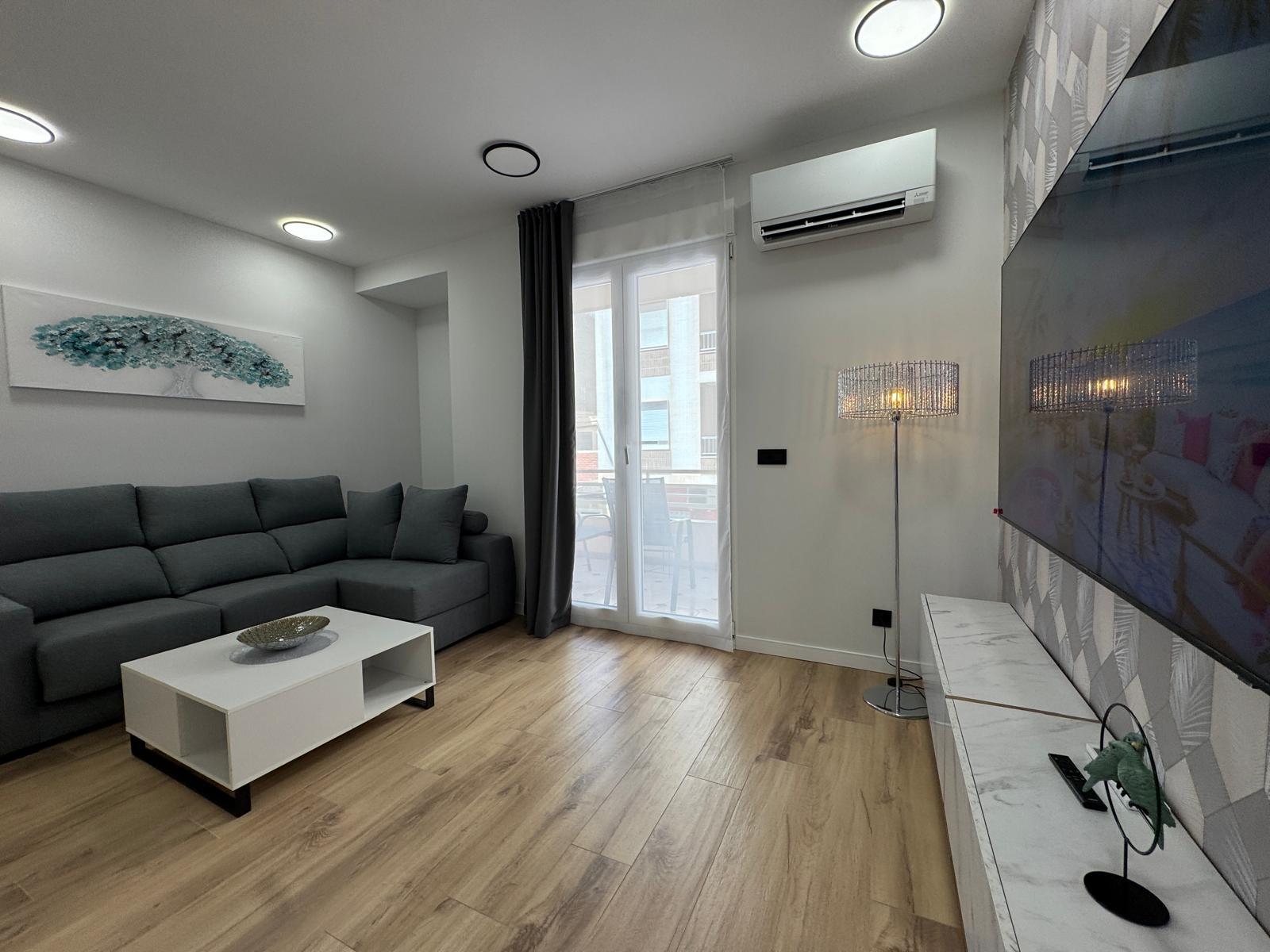 For sale - 3 Bedroom 1 Bathroom Apartment in Torrevieja - Playa Del Cura  - Alicante