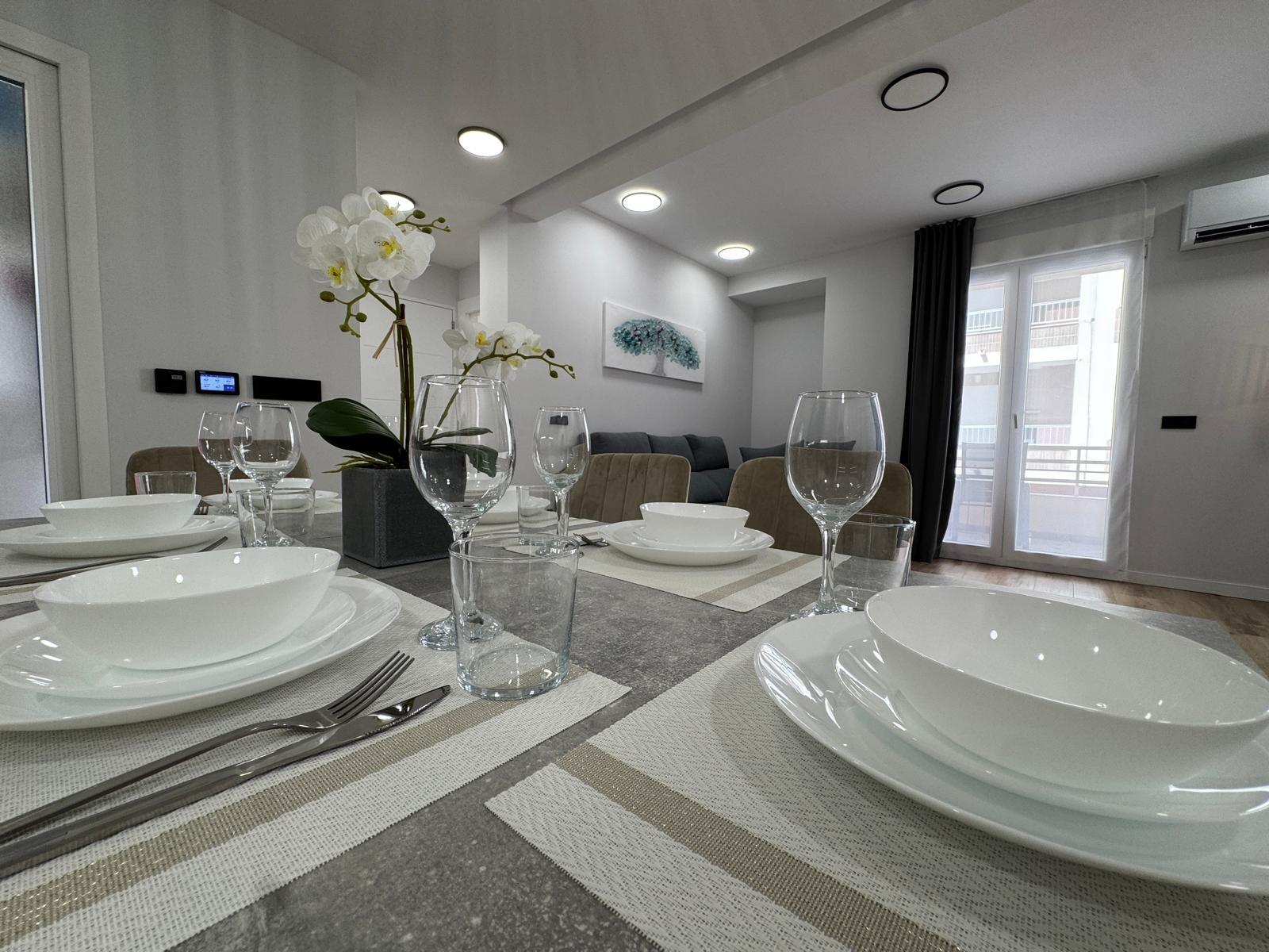 For sale - 3 Bedroom 1 Bathroom Apartment in Torrevieja - Playa Del Cura  - Alicante