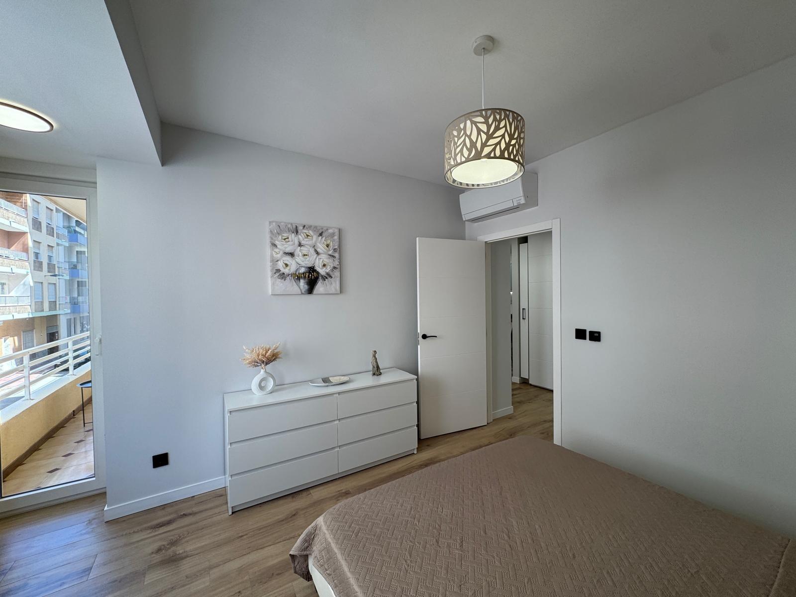 For sale - 3 Bedroom 1 Bathroom Apartment in Torrevieja - Playa Del Cura  - Alicante