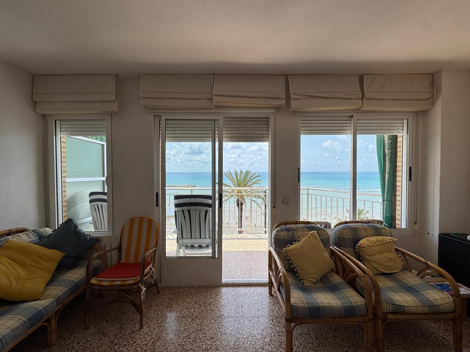 For sale - 3 Bedroom 2 Bathroom Apartment in Torrevieja - Playa Del Cura  - Alicante