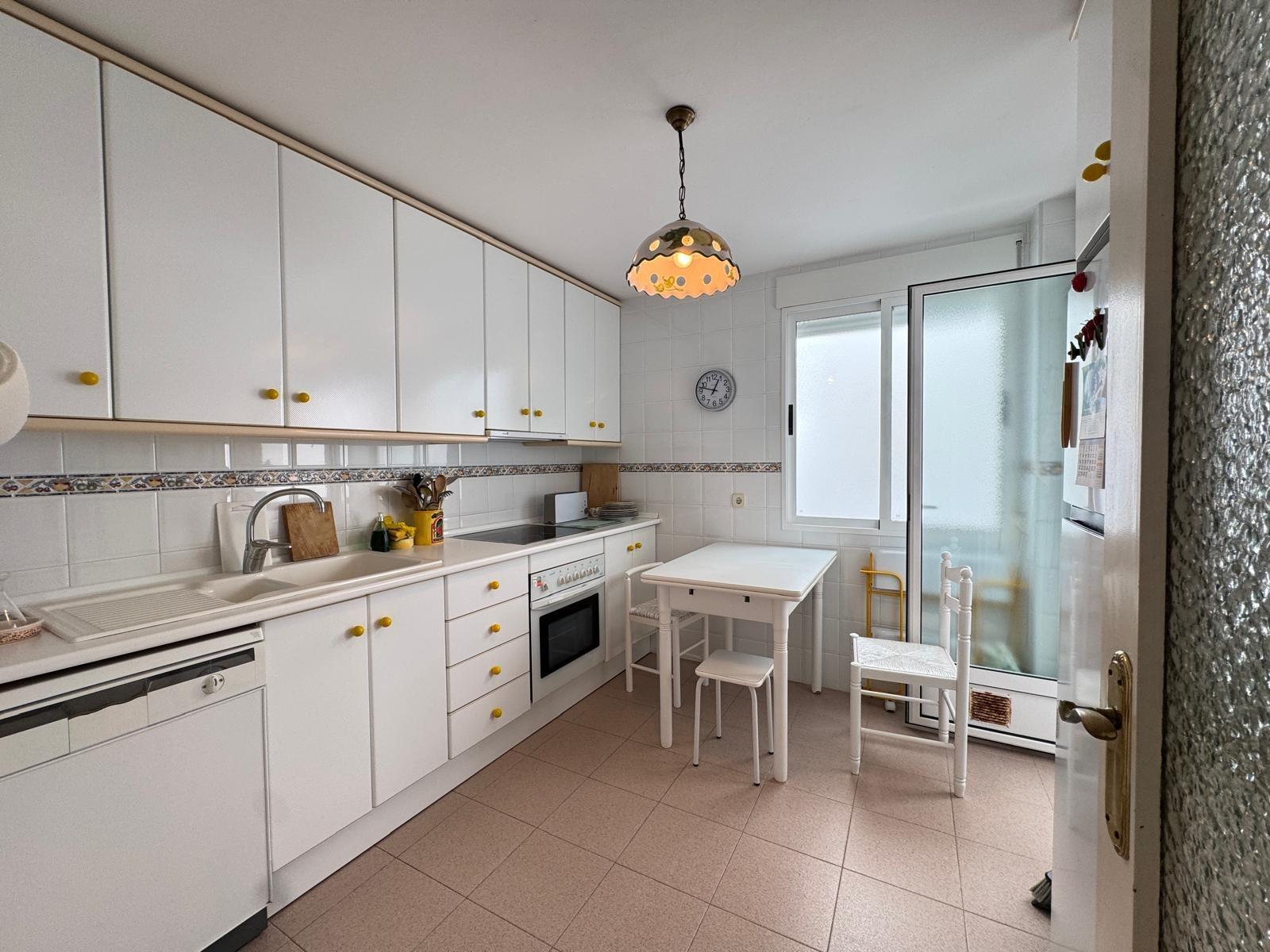 For sale - 3 Bedroom 2 Bathroom Apartment in Torrevieja - Playa Del Cura  - Alicante